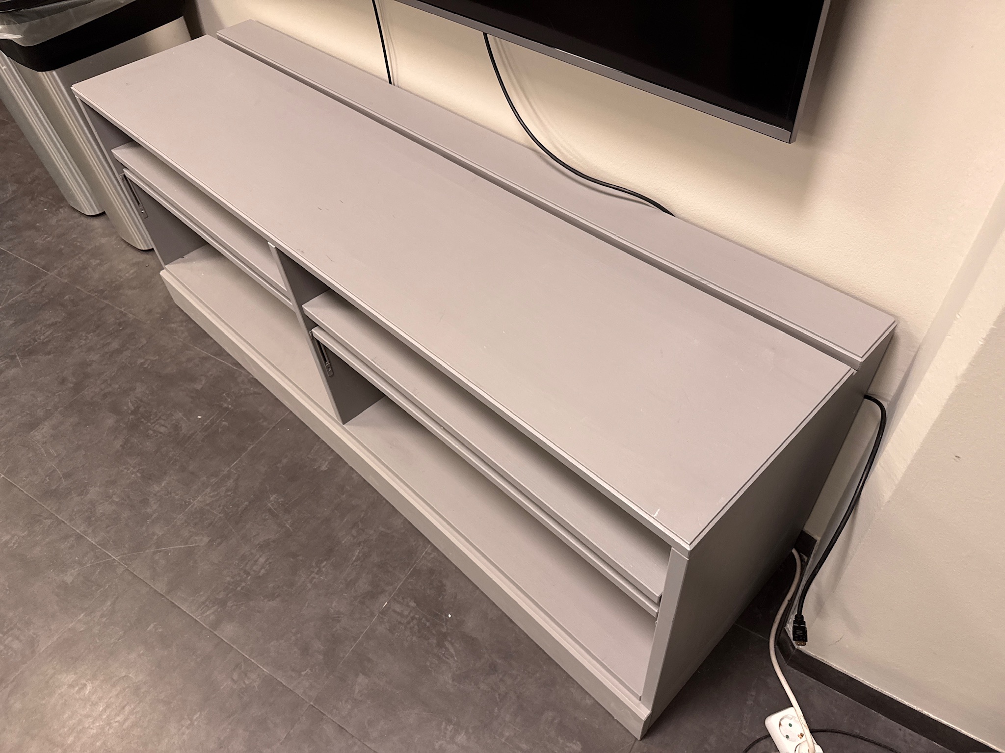 IKEA sjónvarpsskenkur 4
