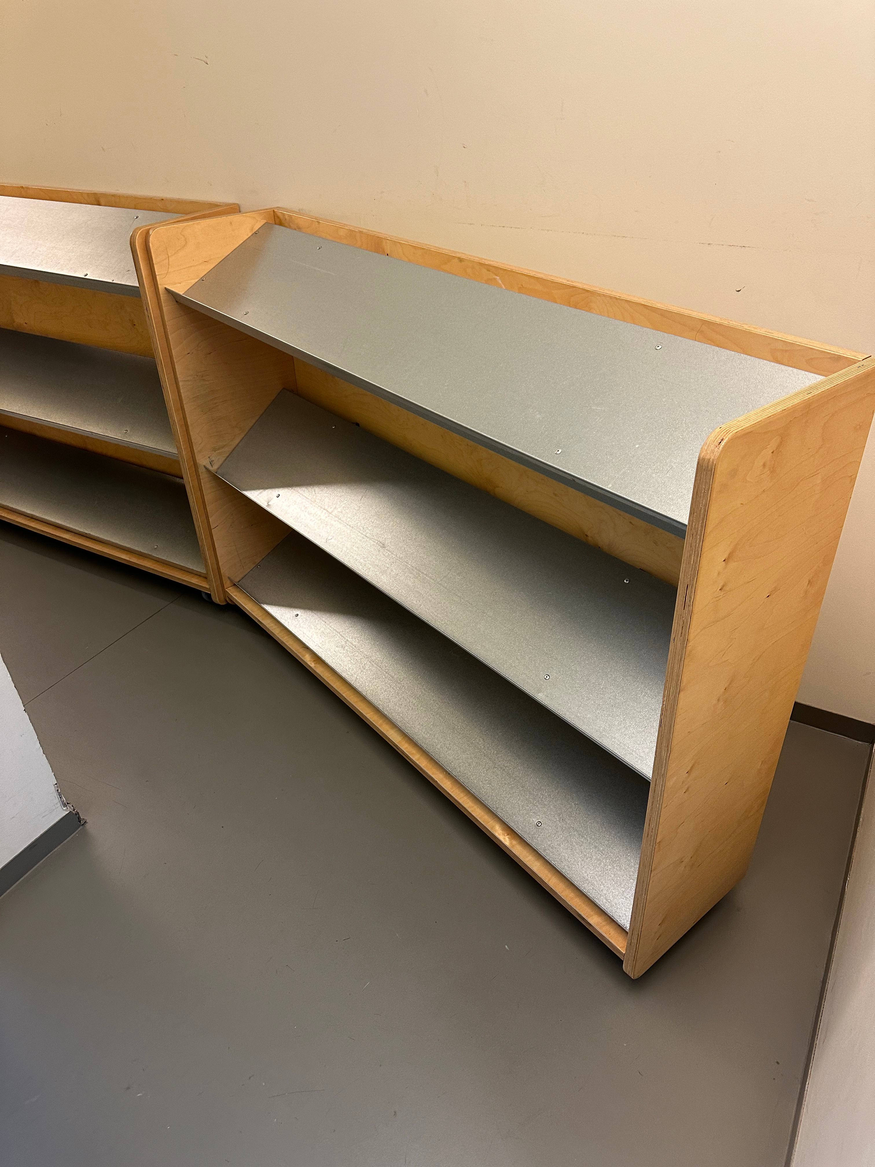 SELT / SOLD Skóhillur á hjólum - Alþingi 2