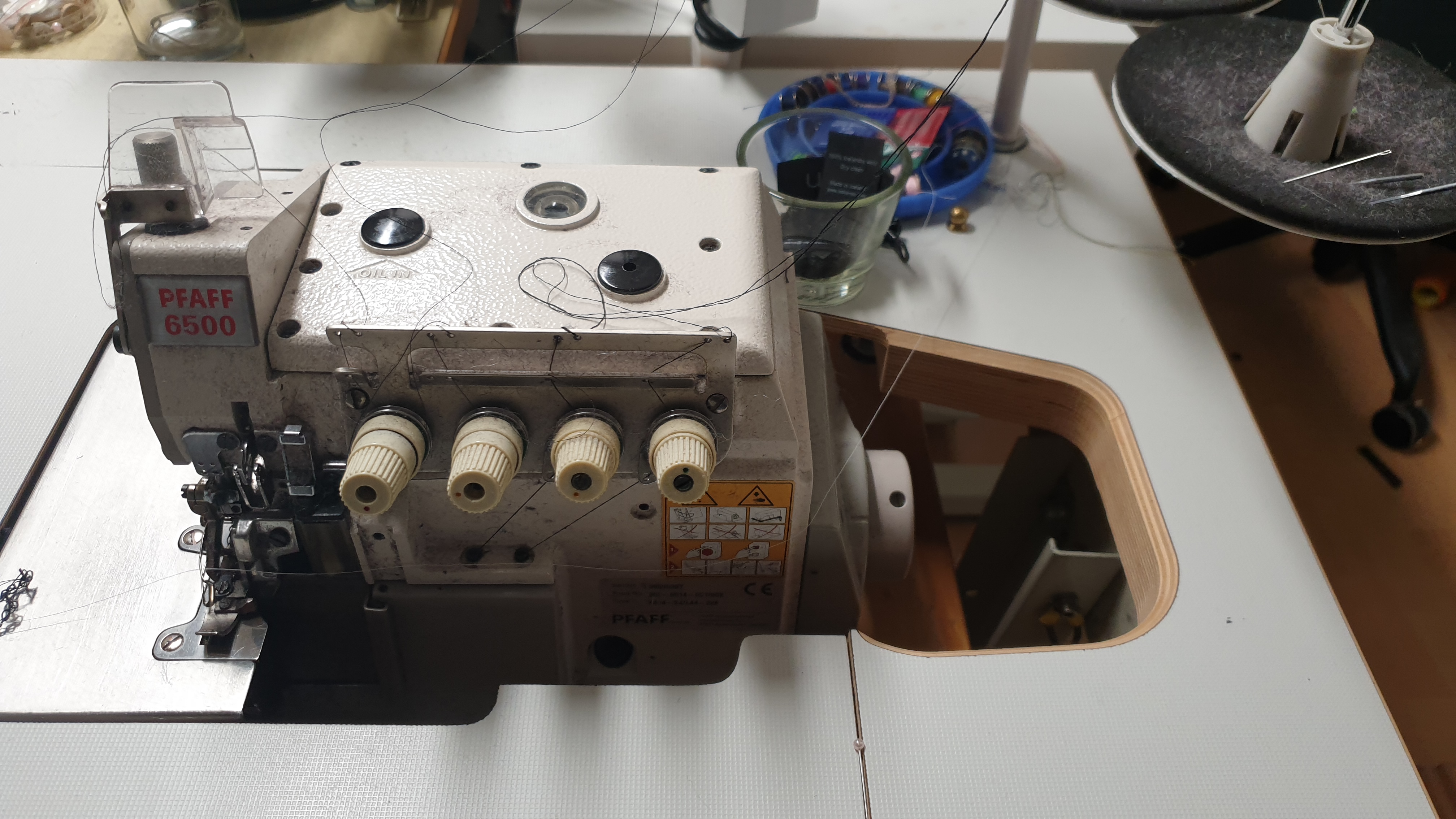 Selt - PFAFF Ocerlock 6512 - saumavél - sewing machine 3