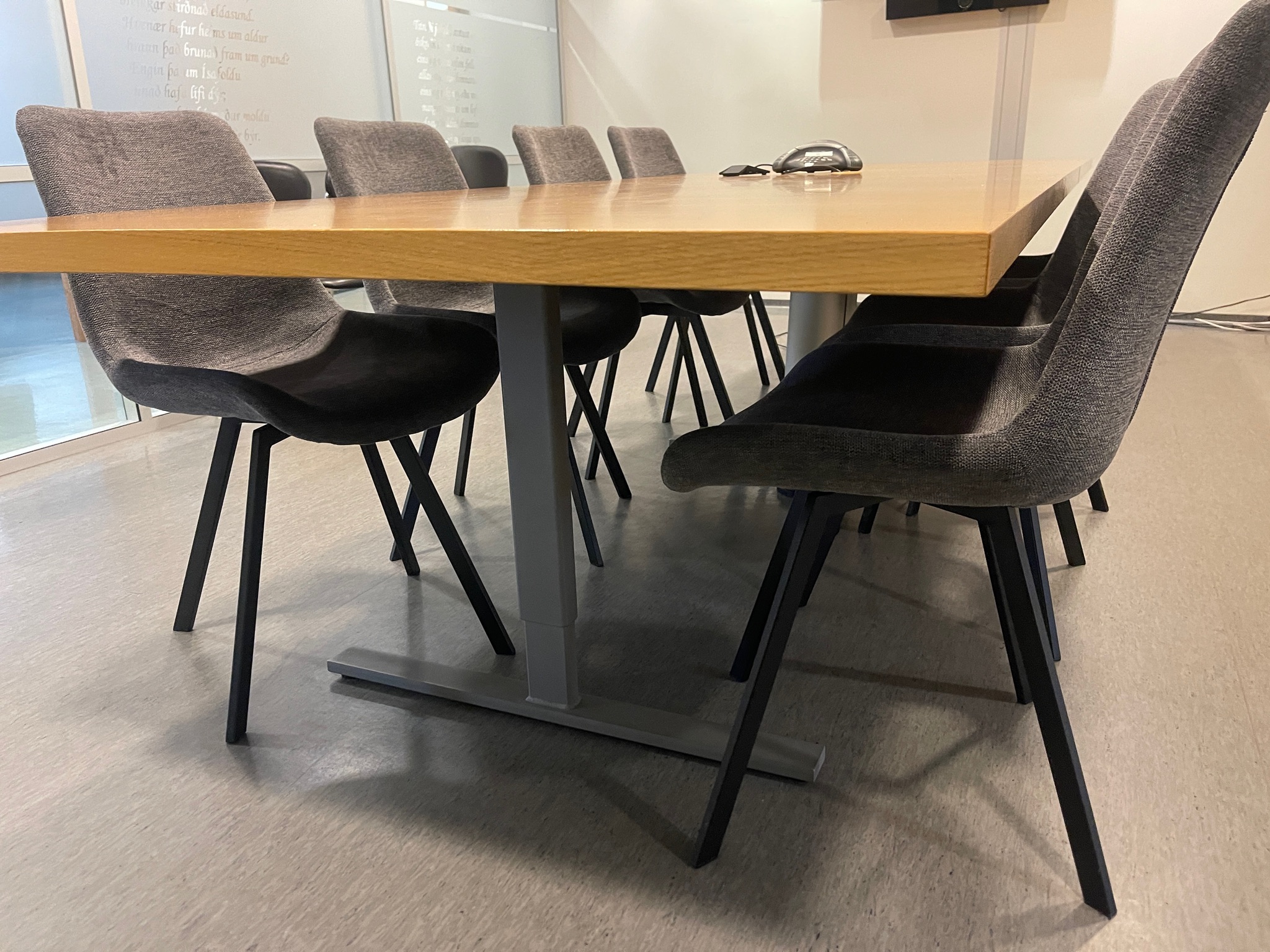 SELT / SOLD Fundarborð 10-12 manna, L380 x B120 3