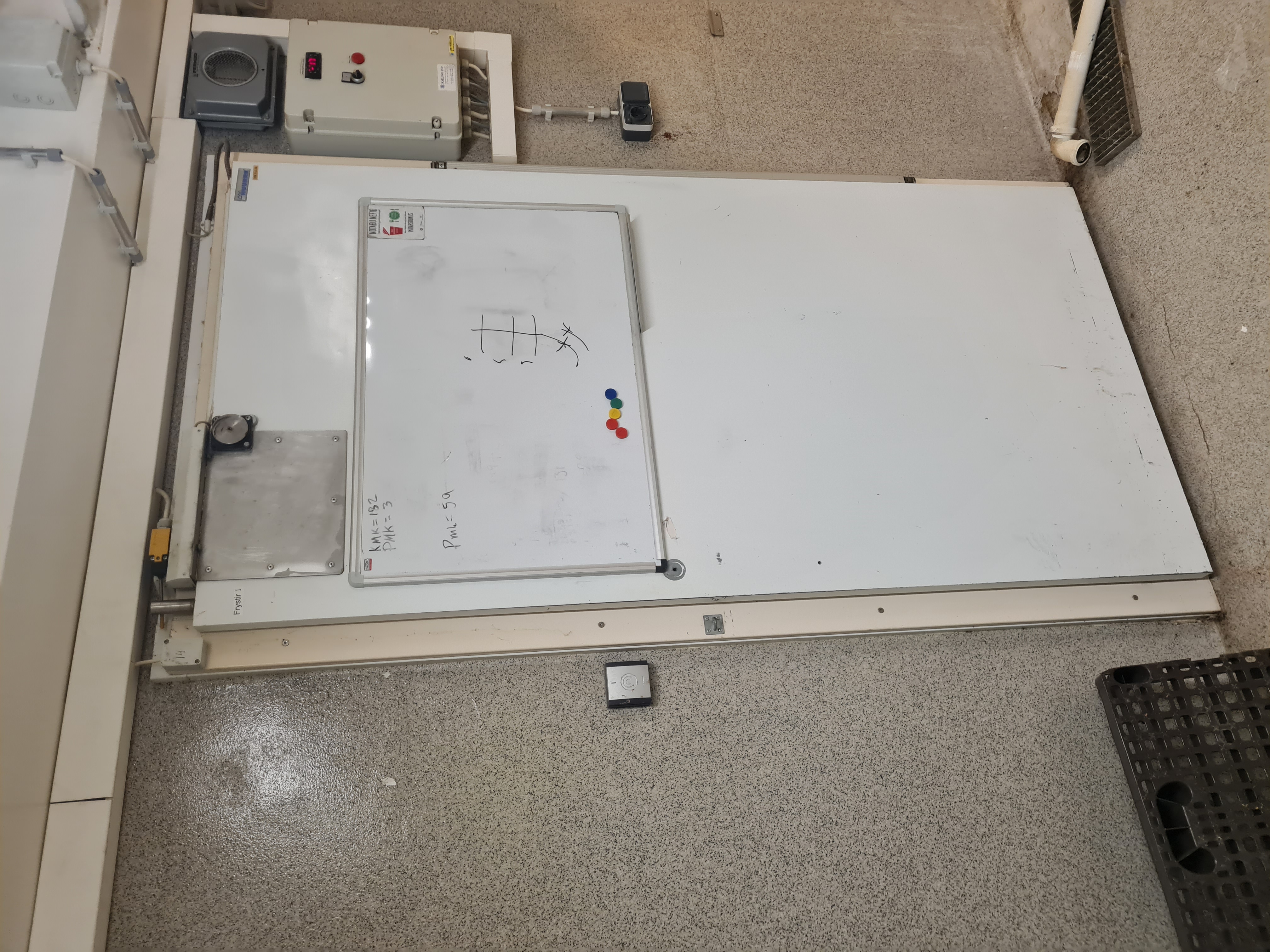 SELT / SOLD - Frystiklefi manngengur 23 fm - 440 sm x 540 sm