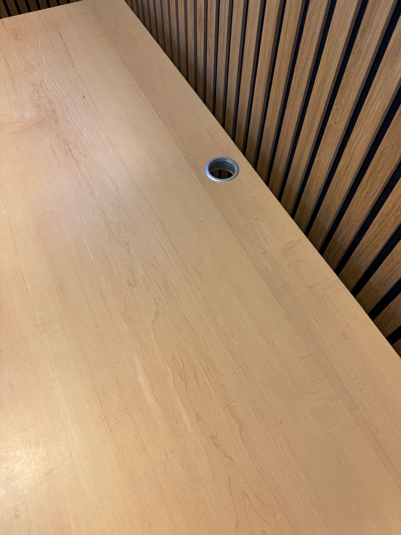 Cube Design rafmagnsborð frá A4 m.kaplarennu og fjöltengi, B150xD80sm. (114 stk) 6