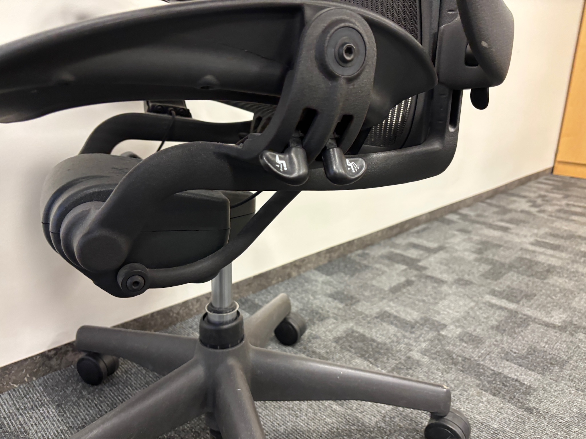 SELT / SOLD - Herman Miller Aeron, C stærð 7