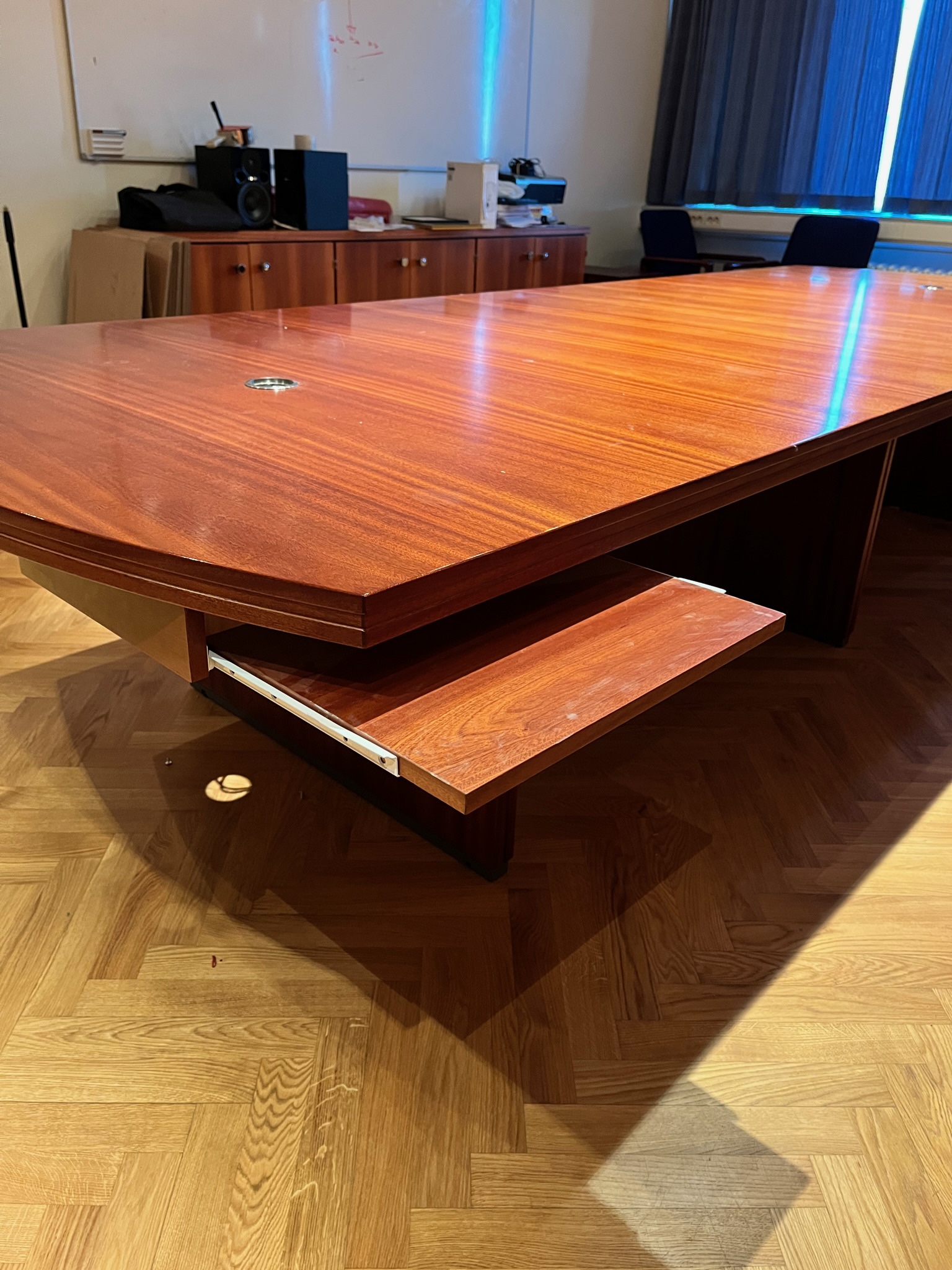 SELT / SOLD - Vandað fundarborð 10 manna 3m x 1,4m 4