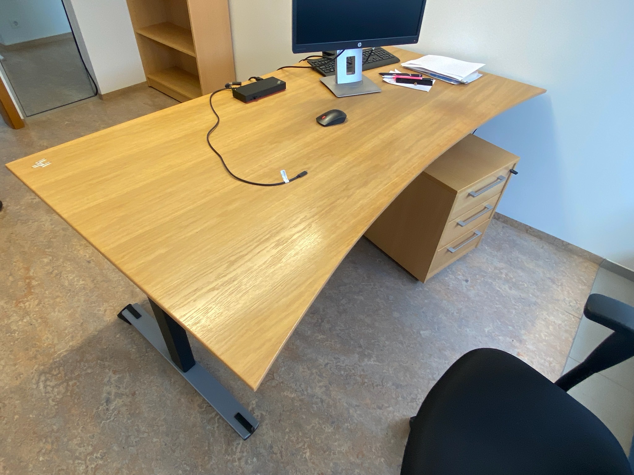 SELT / SOLD Rafmagnsborð með blygðunarplötu - B182 x D98 sm. 3