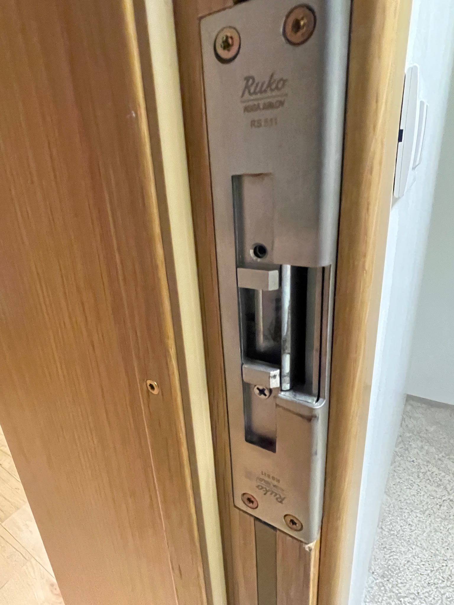 SELT / SOLD Eldvarnarhurð E30 með gleri og læsingu, H200 sm. 5