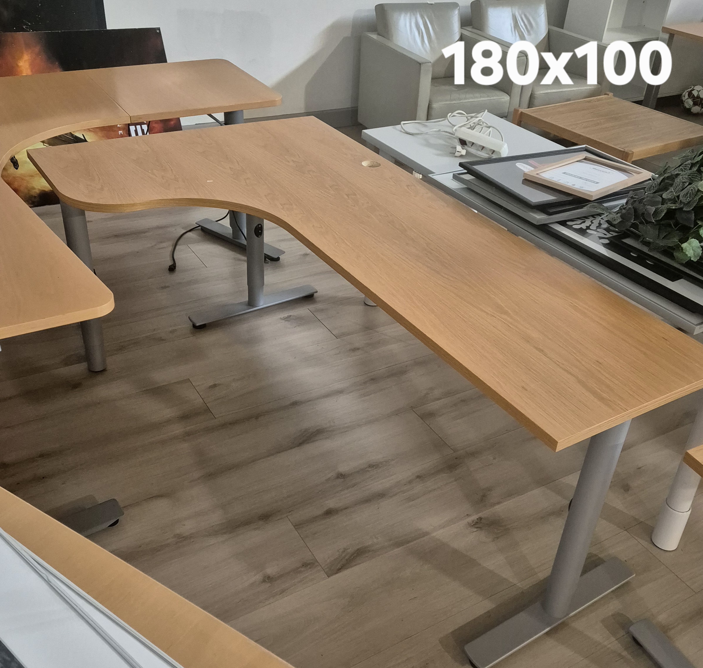 SELT / SOLD Rafmagnsborð - skrifborð - horn - vinkill Kinnarps Penninn 5