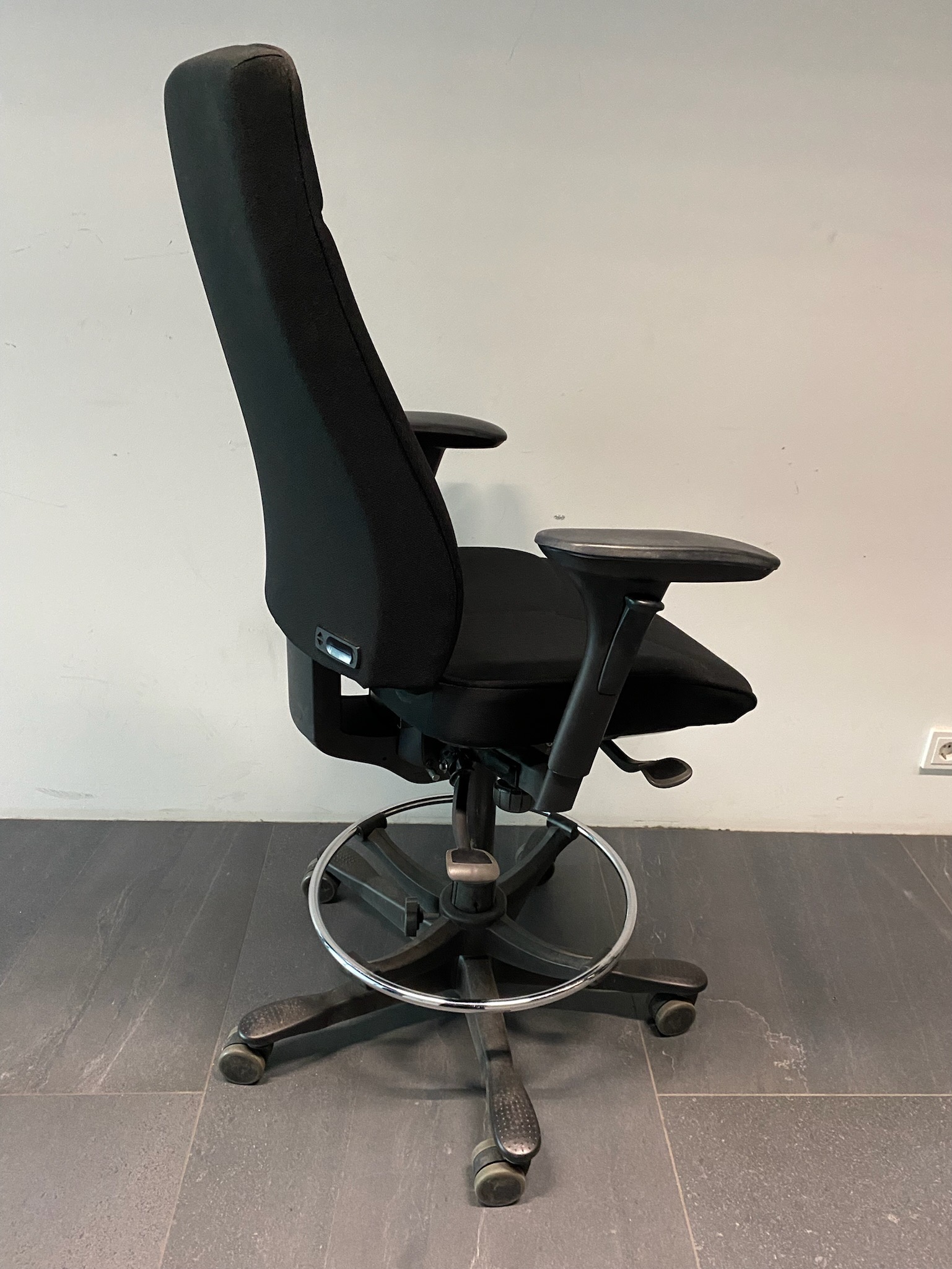 SELT / SOLD Kinnarps hástóll frá Pennanum 4
