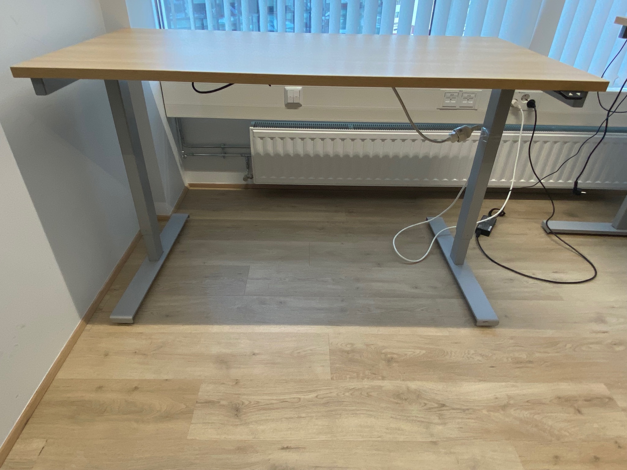 SELT / SOLD - Rafmagnsborð Ergolift frá EG húsgögn (140sm. x 70sm.) - 2 stk til