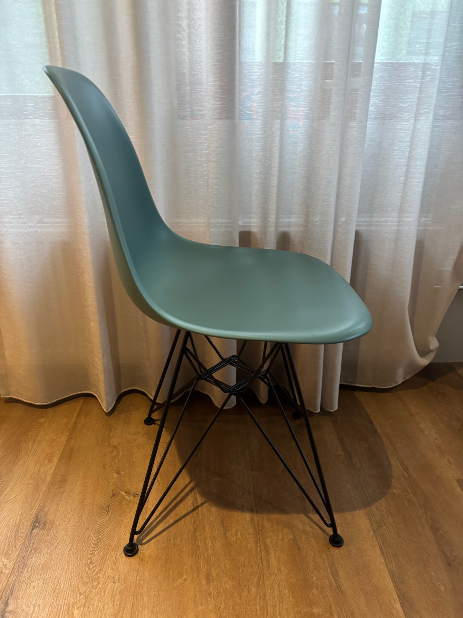 SELT / SOLD Vitra borðstofustóll frá Pennanum 2
