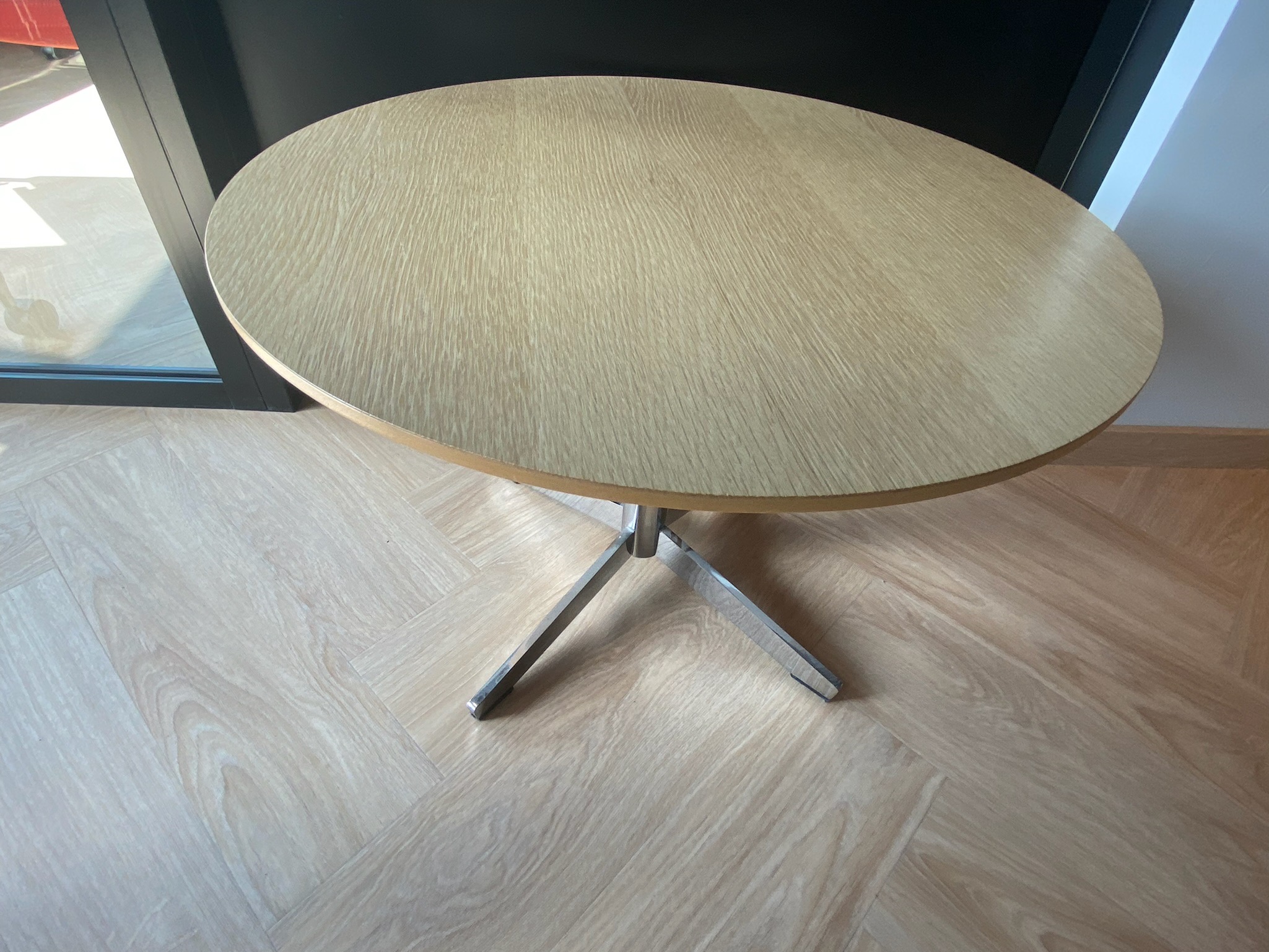 SELT / SOLD Hringborð - B60 x H43 sm.