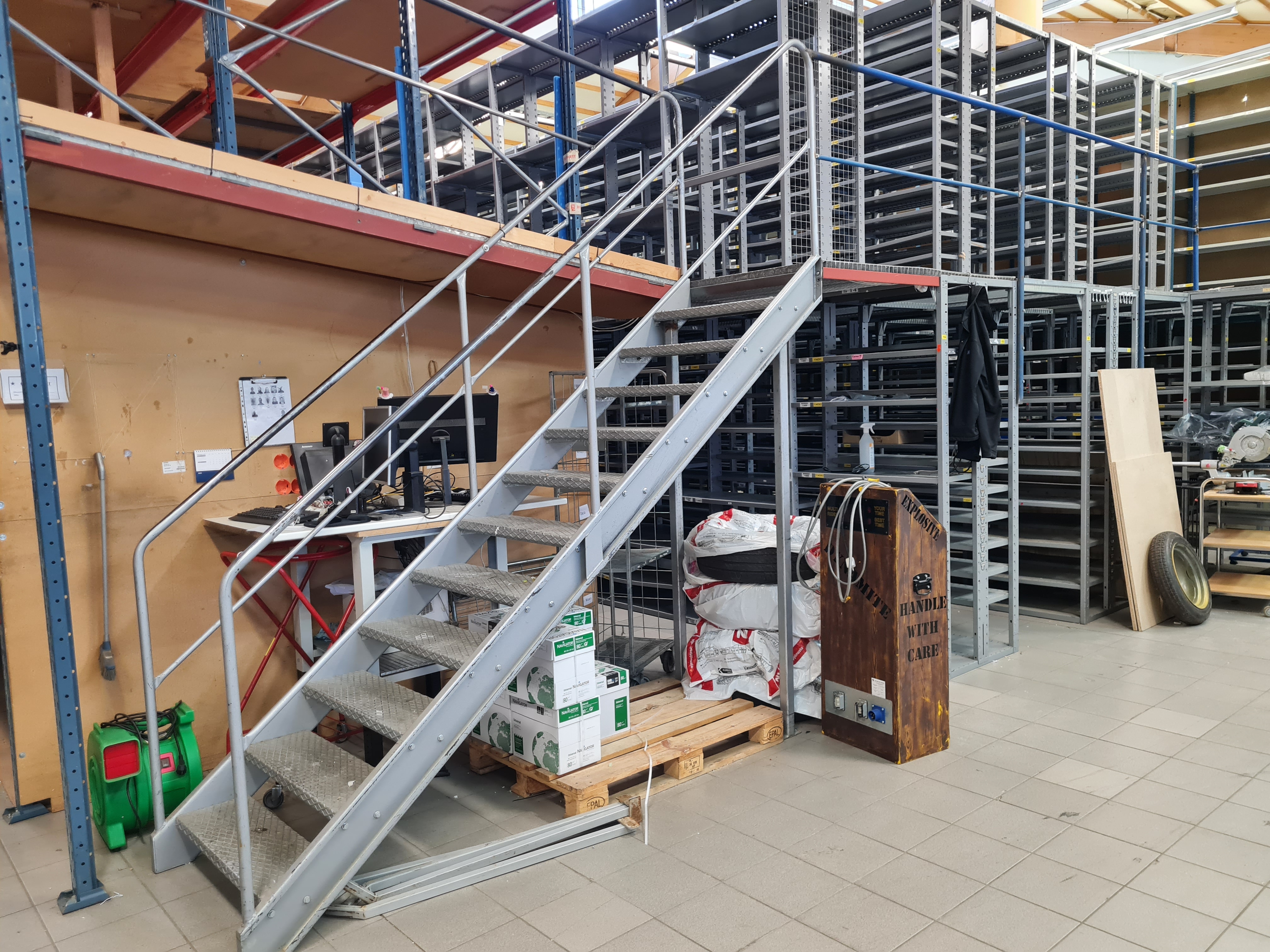 SELT / SOLD - Milliloft um 300 fm. 11