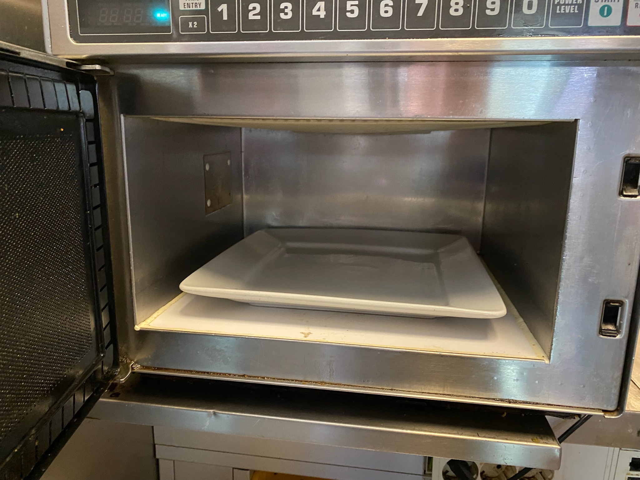 SELT / SOLD Amana örbylgjuofn fyrir veitingahús 2