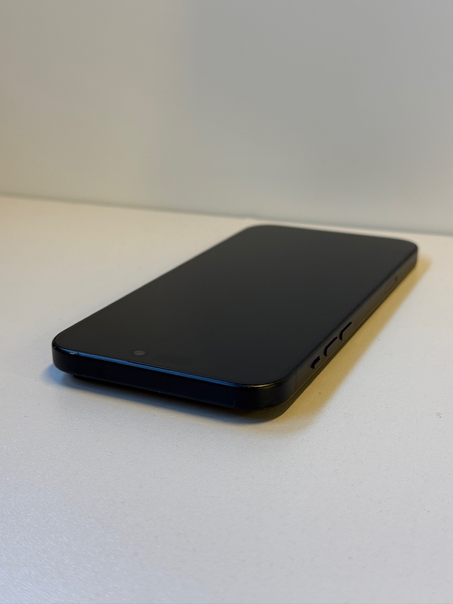 SELT / SOLD Apple iPhone 15 Plus, 128GB 5