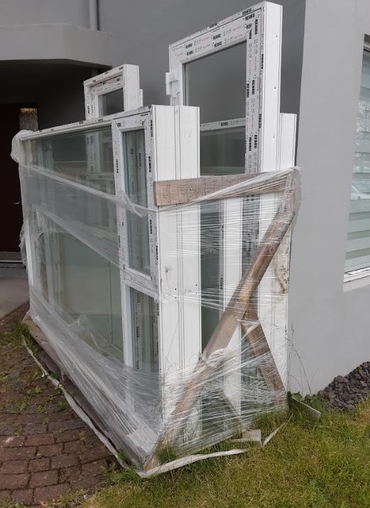 SELT / SOLD - Gluggi 2 - nýr PVC - 176x138 sm með opnanlegt fag - REHAU NORDIC 2