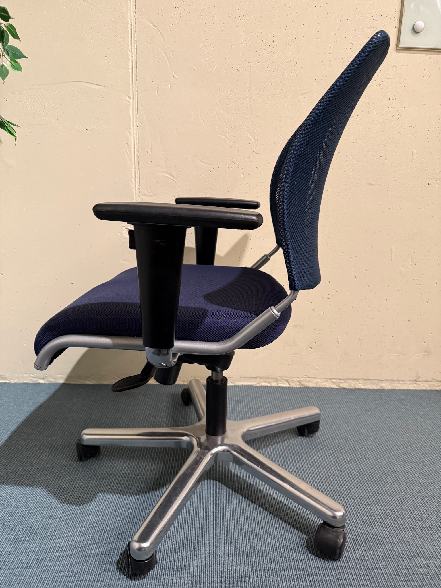 SELT / SOLD Faxi skrifborðsstóll frá Á. Guðmundsson 4