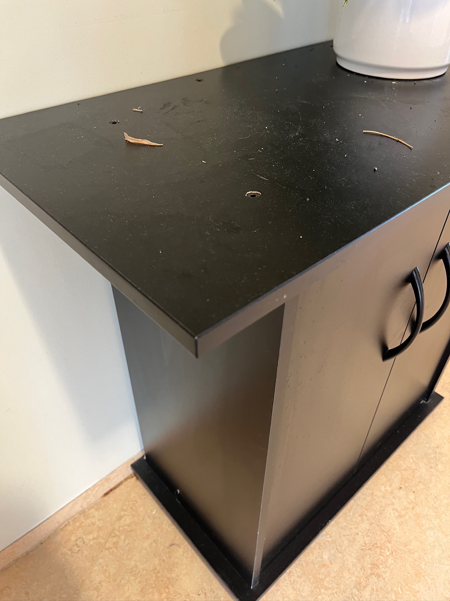 SELT / SOLD Skenkur svartur 4