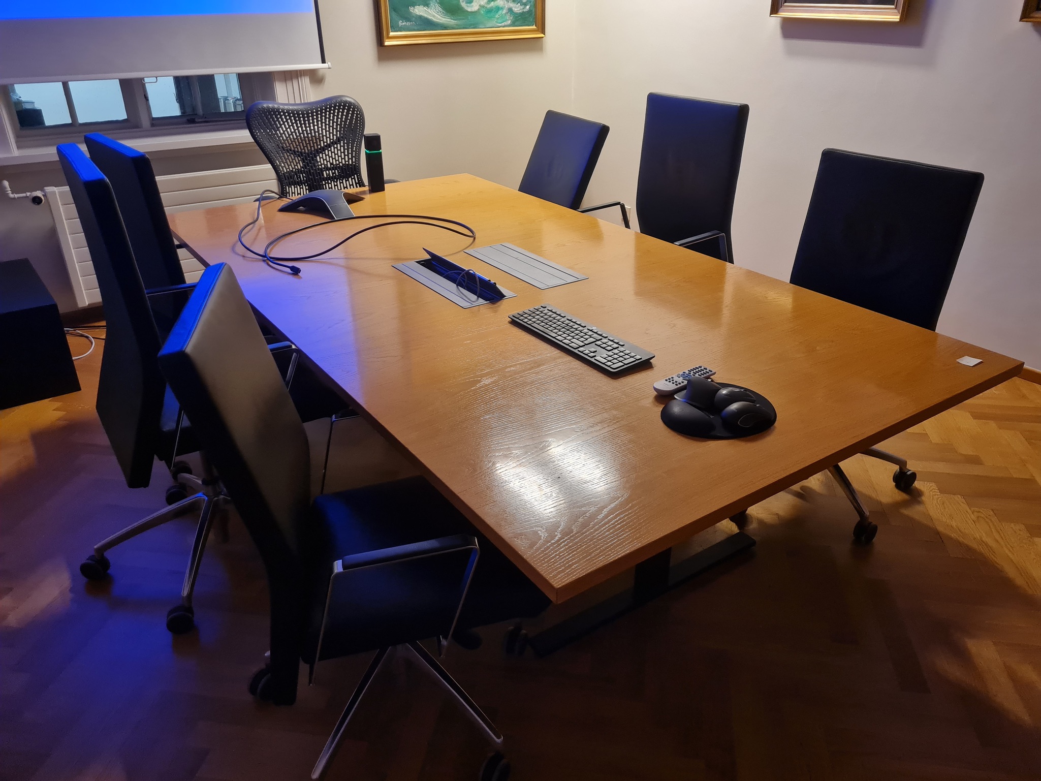 SELT / SOLD Fundarborð - 280 x 150 sm. (6 til 8 manna)