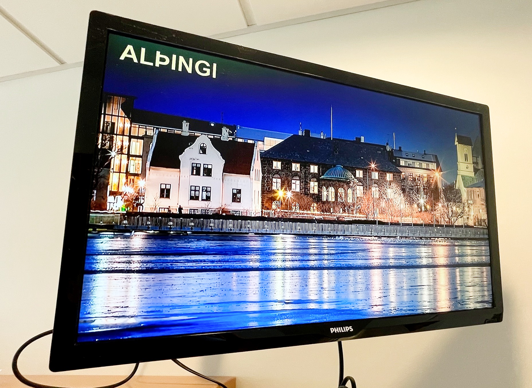 SELT / SOLD Philips flatskjár með armi, Full HD LED TV, 22" 2