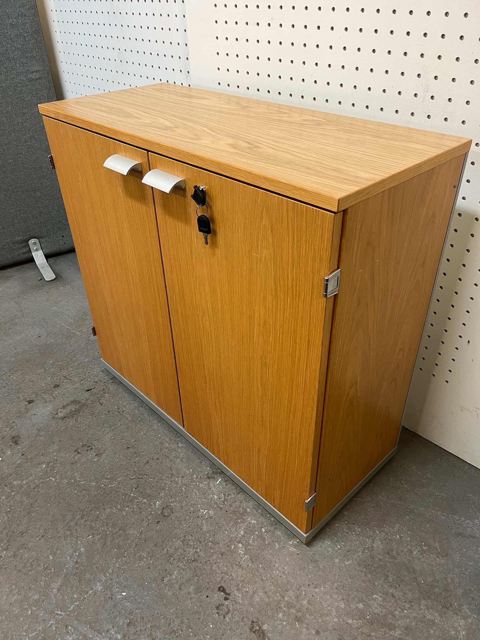 SELT / SOLD Skrifstofuskápur, B80xD34xH75 sm. 2