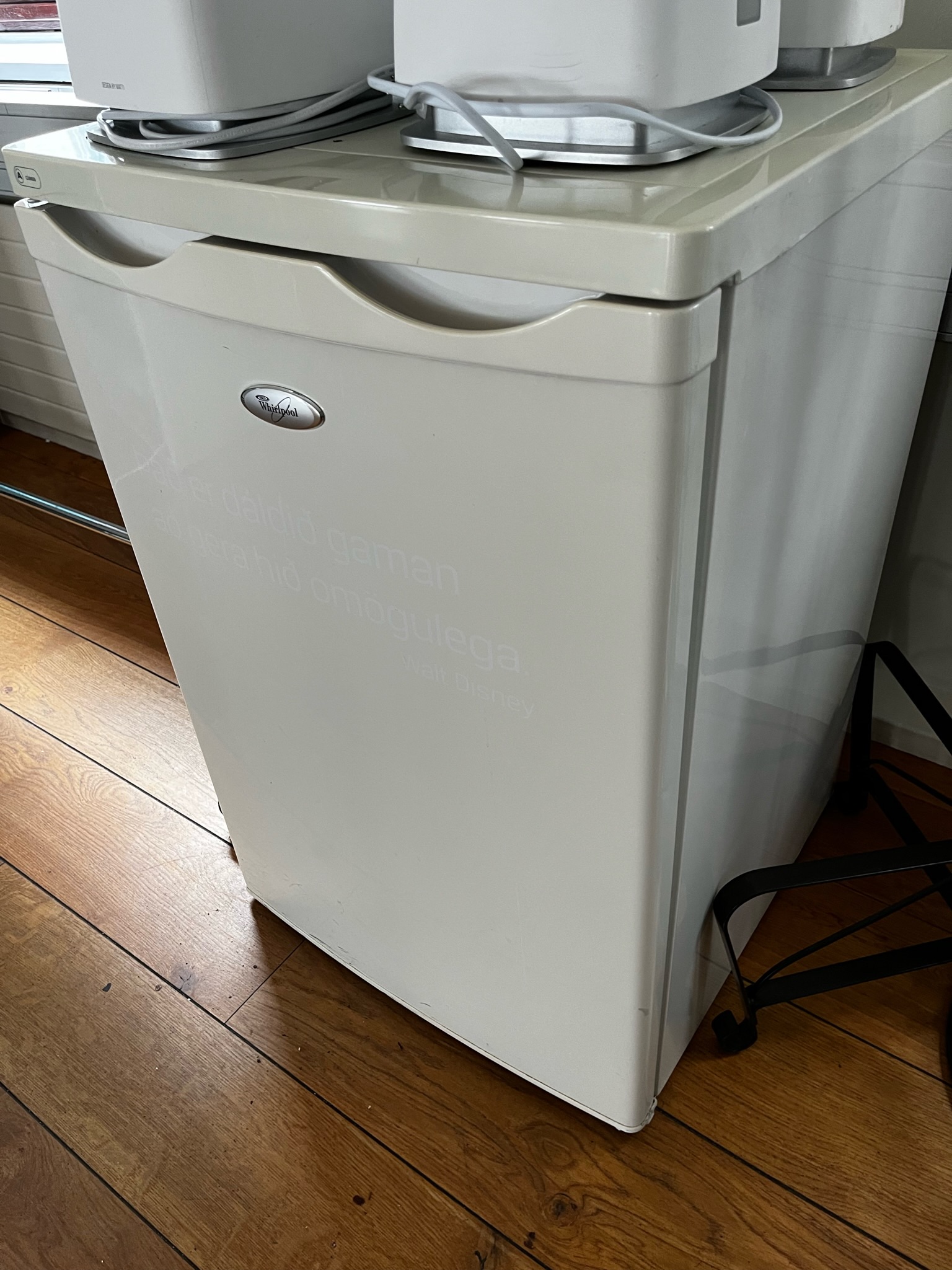 SELT/SOLD Whirlpool A-Class kælir m. frysti