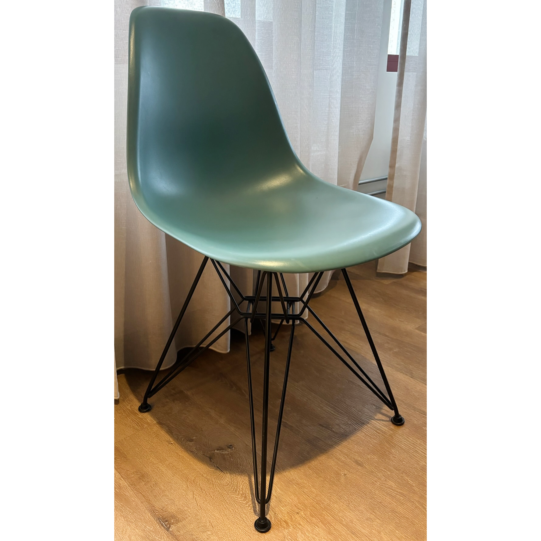 SELT / SOLD Vitra borðstofustóll frá Pennanum