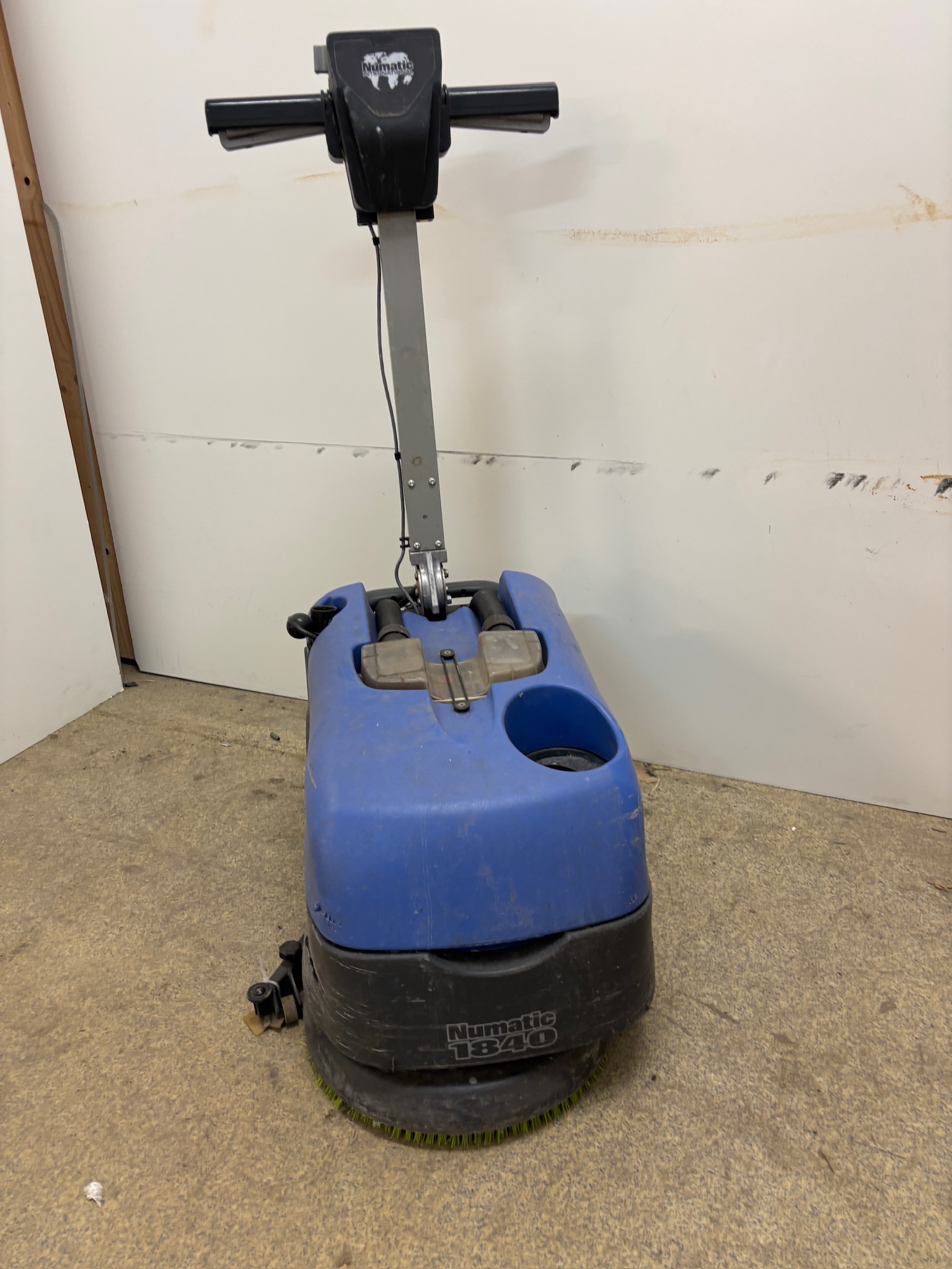 SELT / SOLD Numatic TTB1840 gólfþvottavél m/rafhlöðu 9