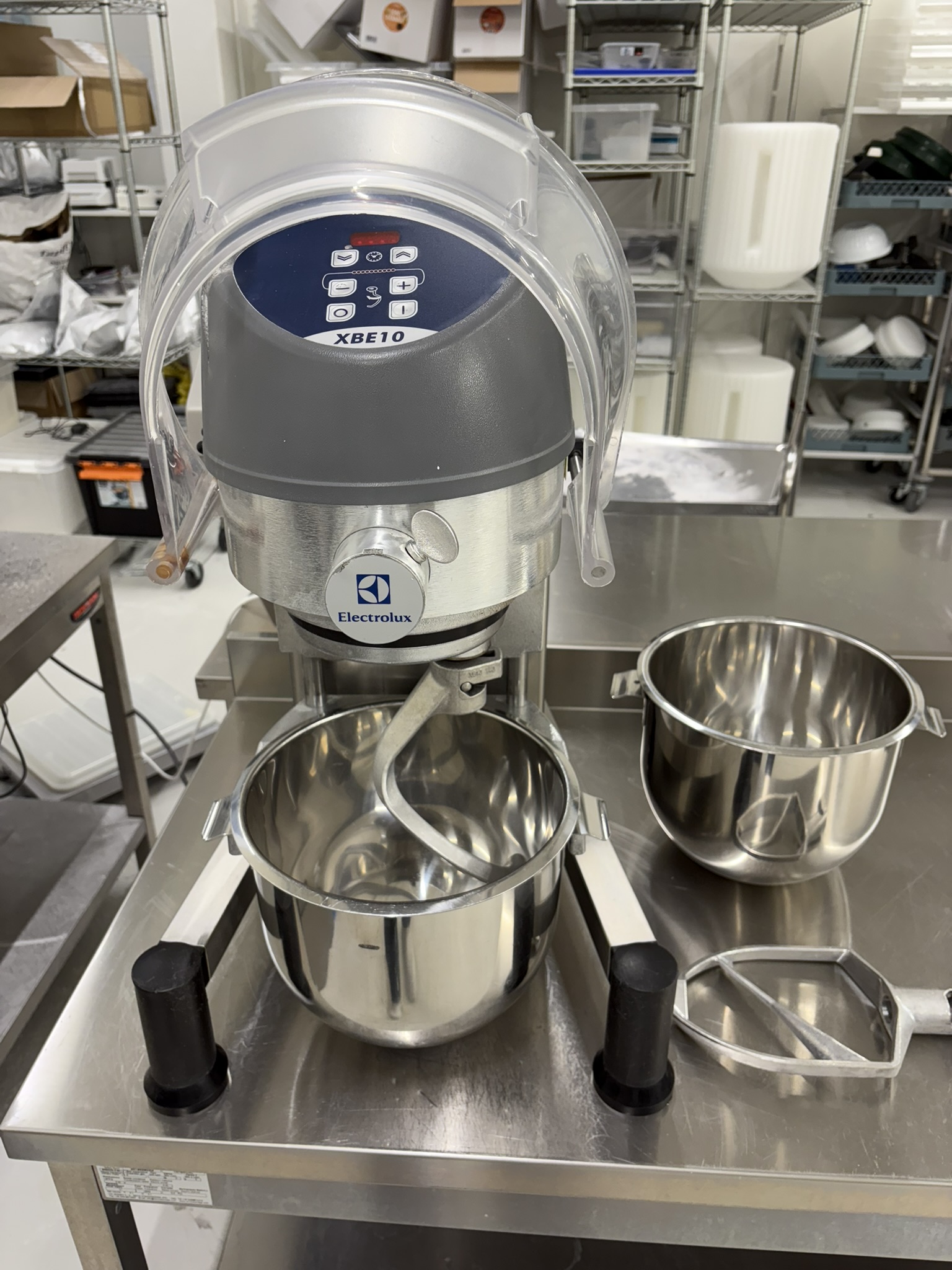 SELT / SOLD Electrolux hrærivél 10 ltr, skálar og hrærur