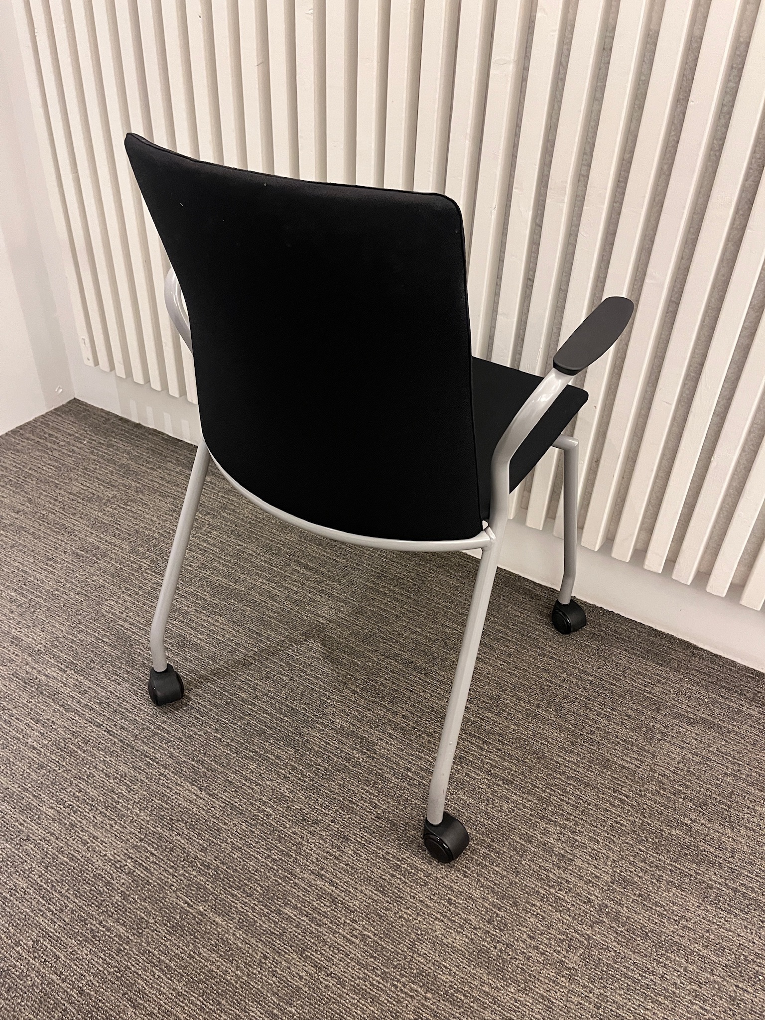 SELT / SOLD Kinnarps fundarstóll - fundarstólar á hjólum 3