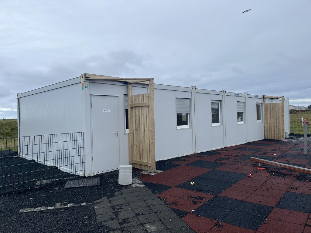 SELT / SOLD Gámahús, kennslustofur, vinnubúðir, mötuneyti - 7 einingar WC
