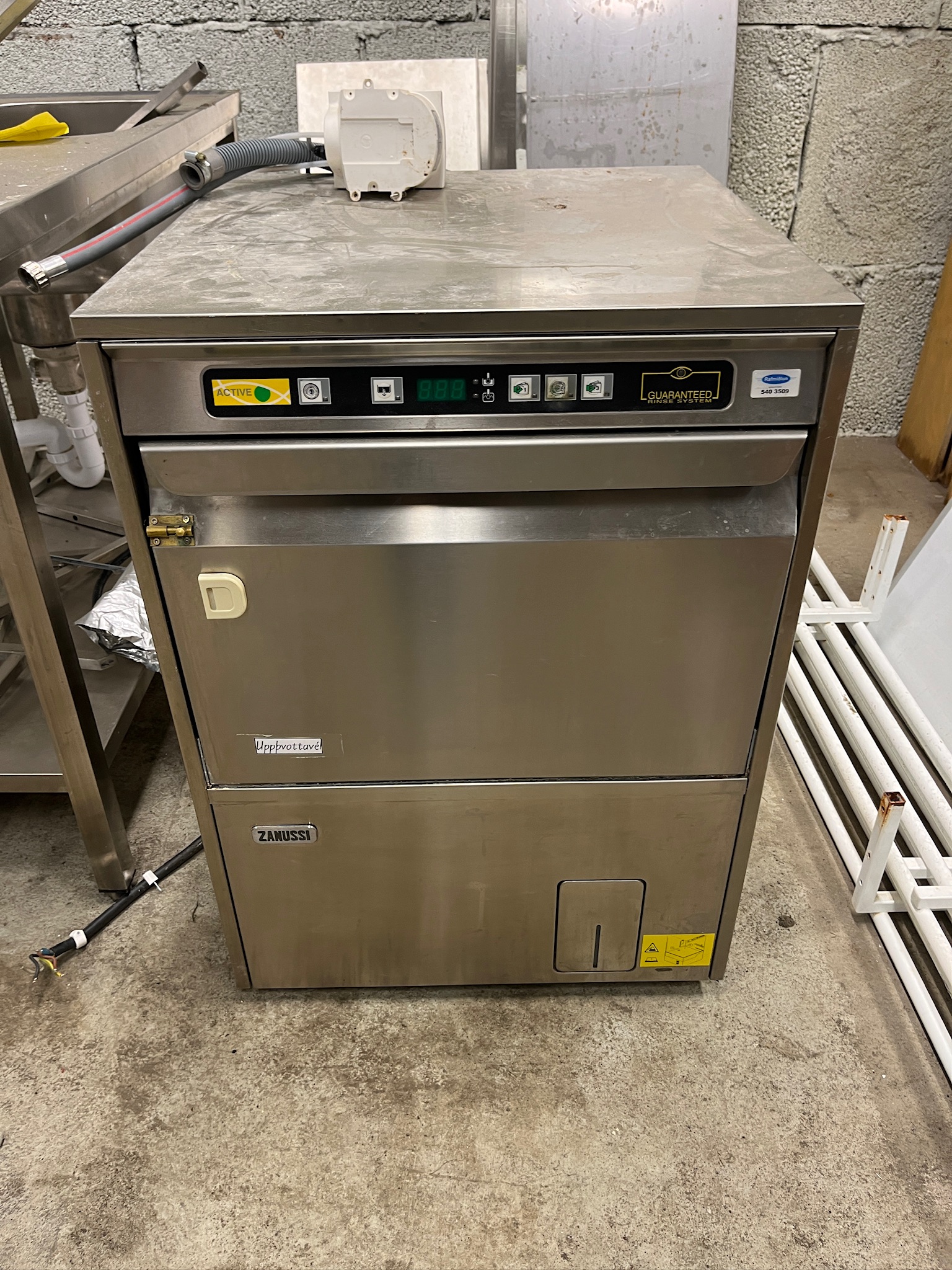 SELT /SOLD Zanussi undirborðs uppþvottavél, H86 x B60 x D61 sm.