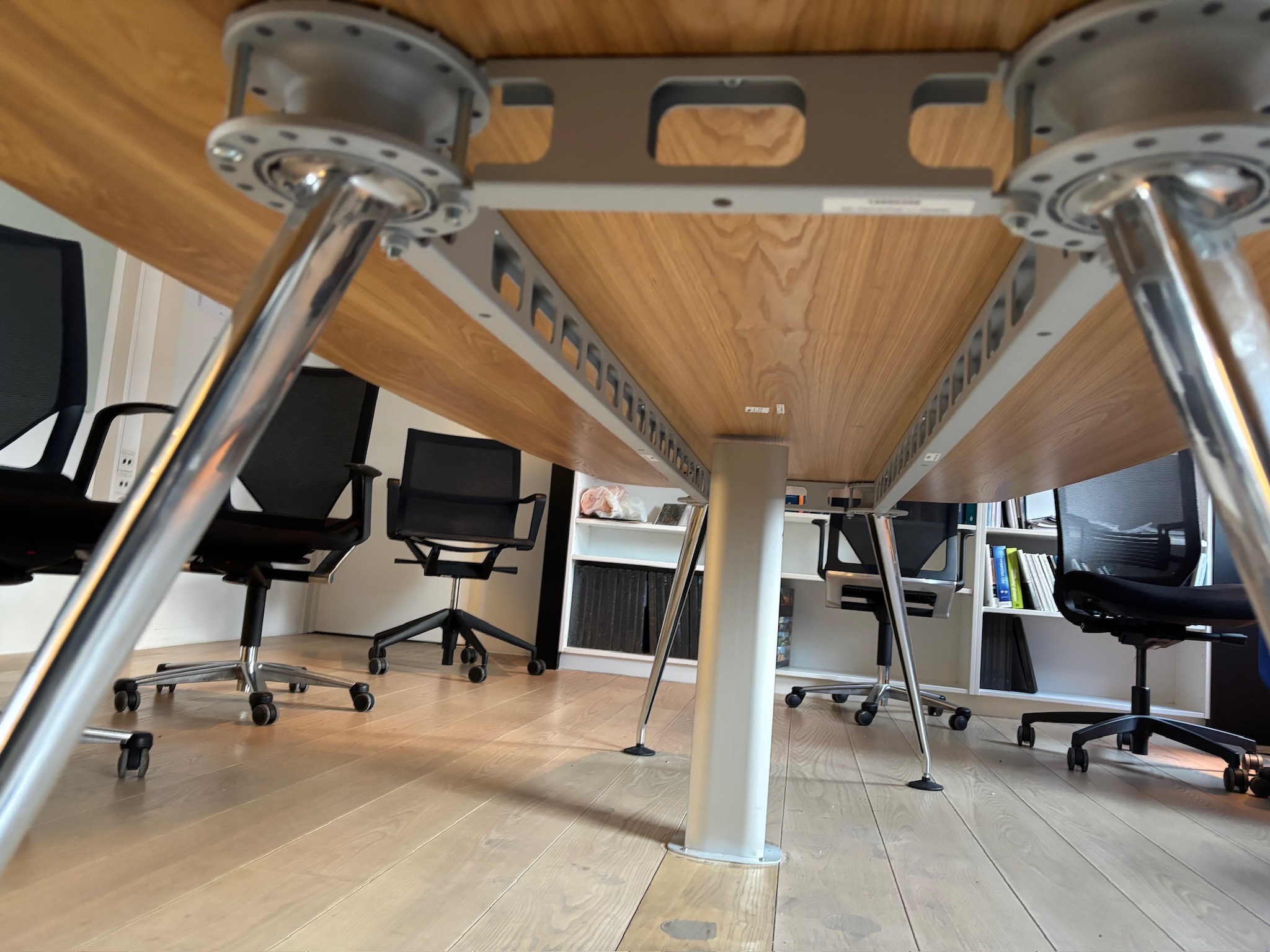 SELT / SOLD Vitra fundarborð frá Pennanum, B260xD120sm. 10