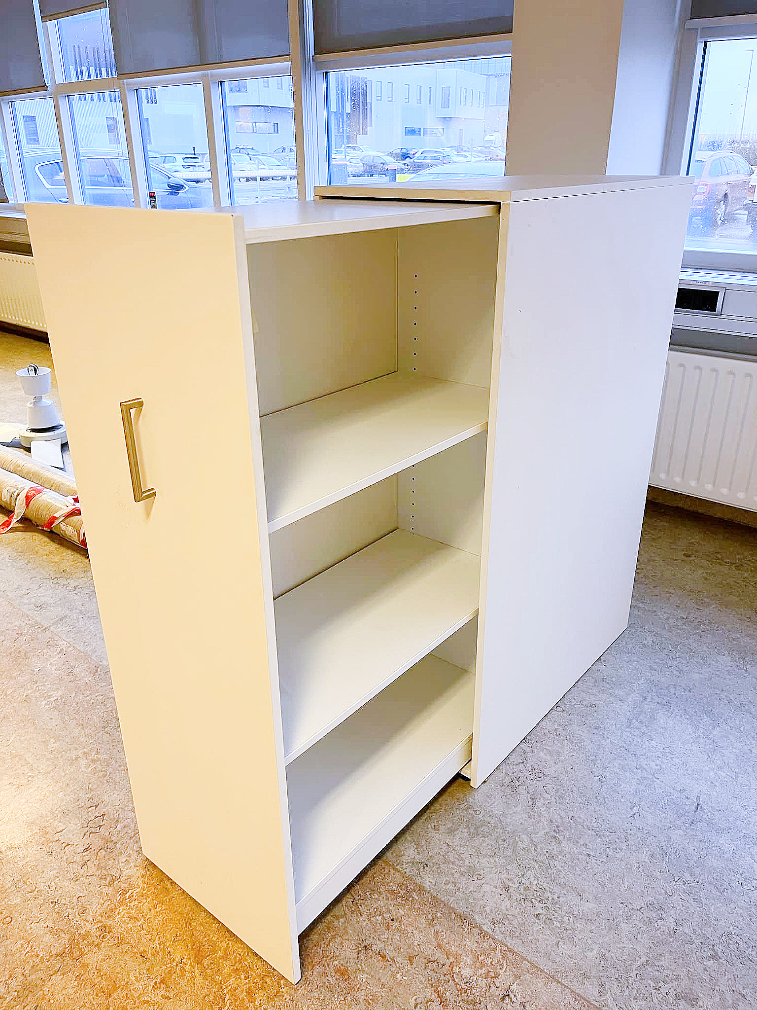 SELT / SOLD Turnskápur, H120 x D82 x B42 sm.