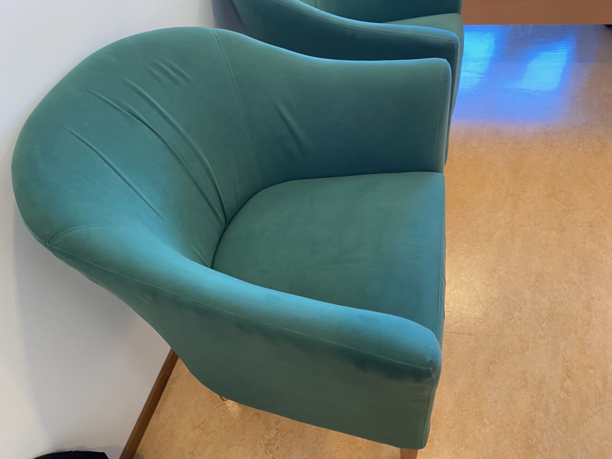 SELT / SOLD Velvet stóll grænn - Alþingi 3