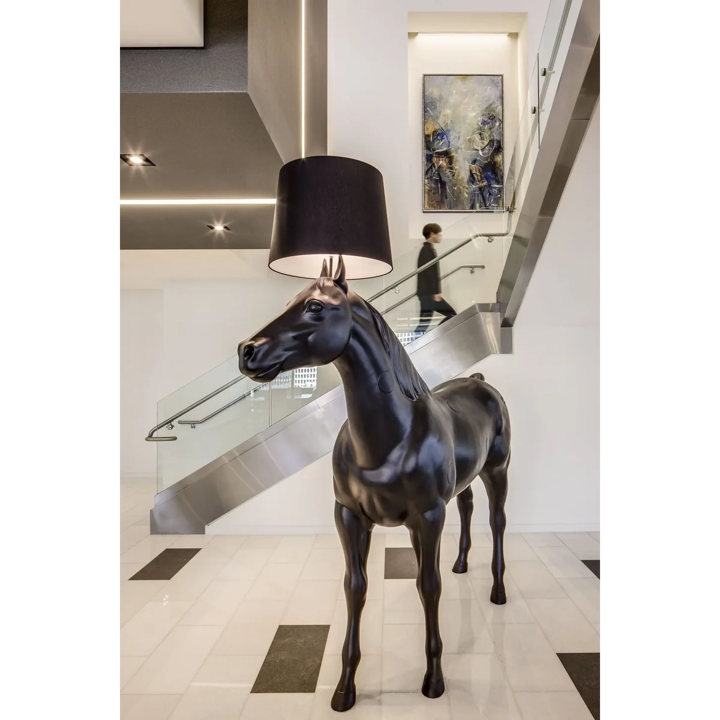 SELT / SOLD - Moooi Horse Lamp í fullri hestastærð 5