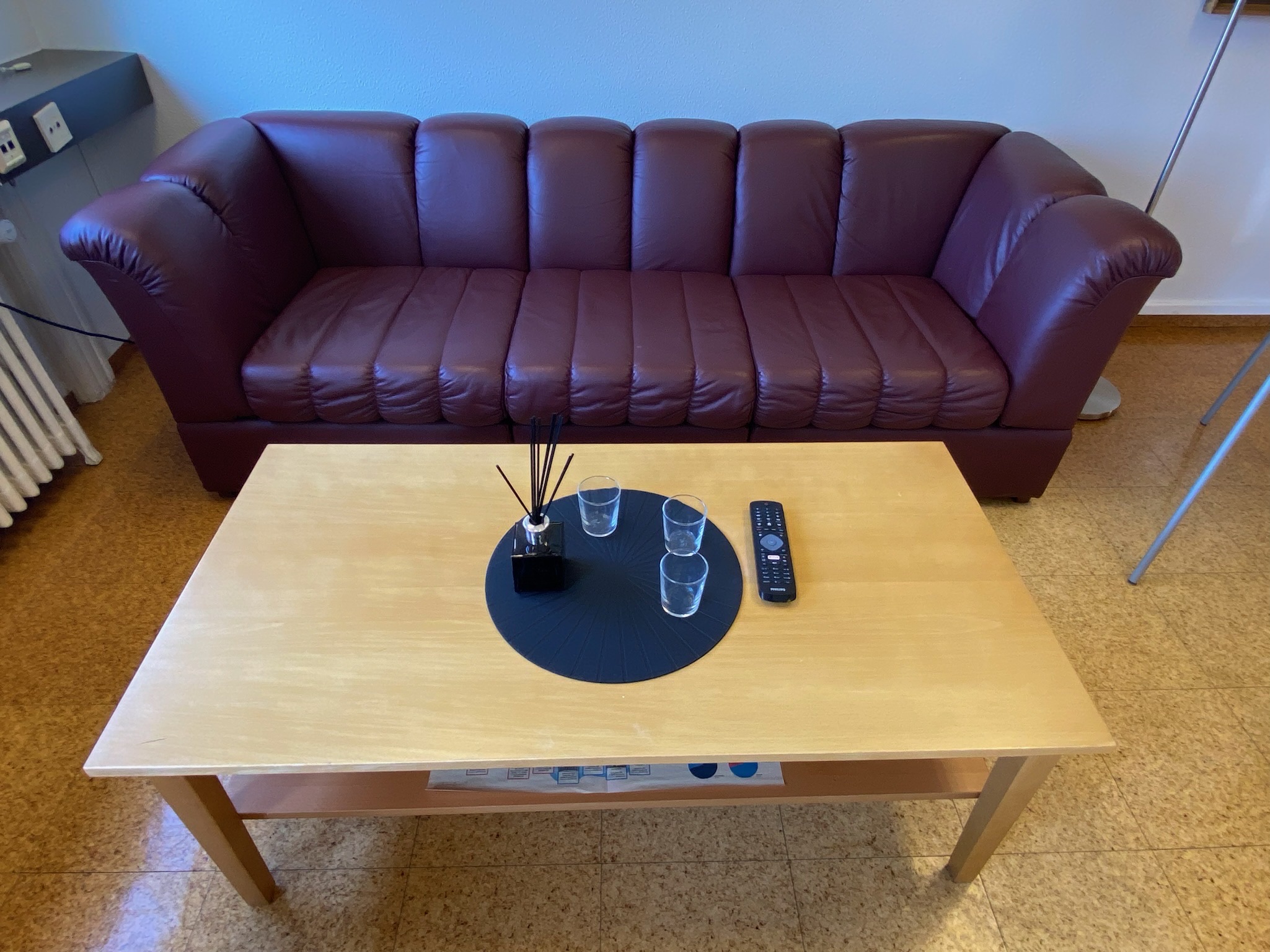 SELT / SOLD Leður sófi burgundy 3ja manna 2