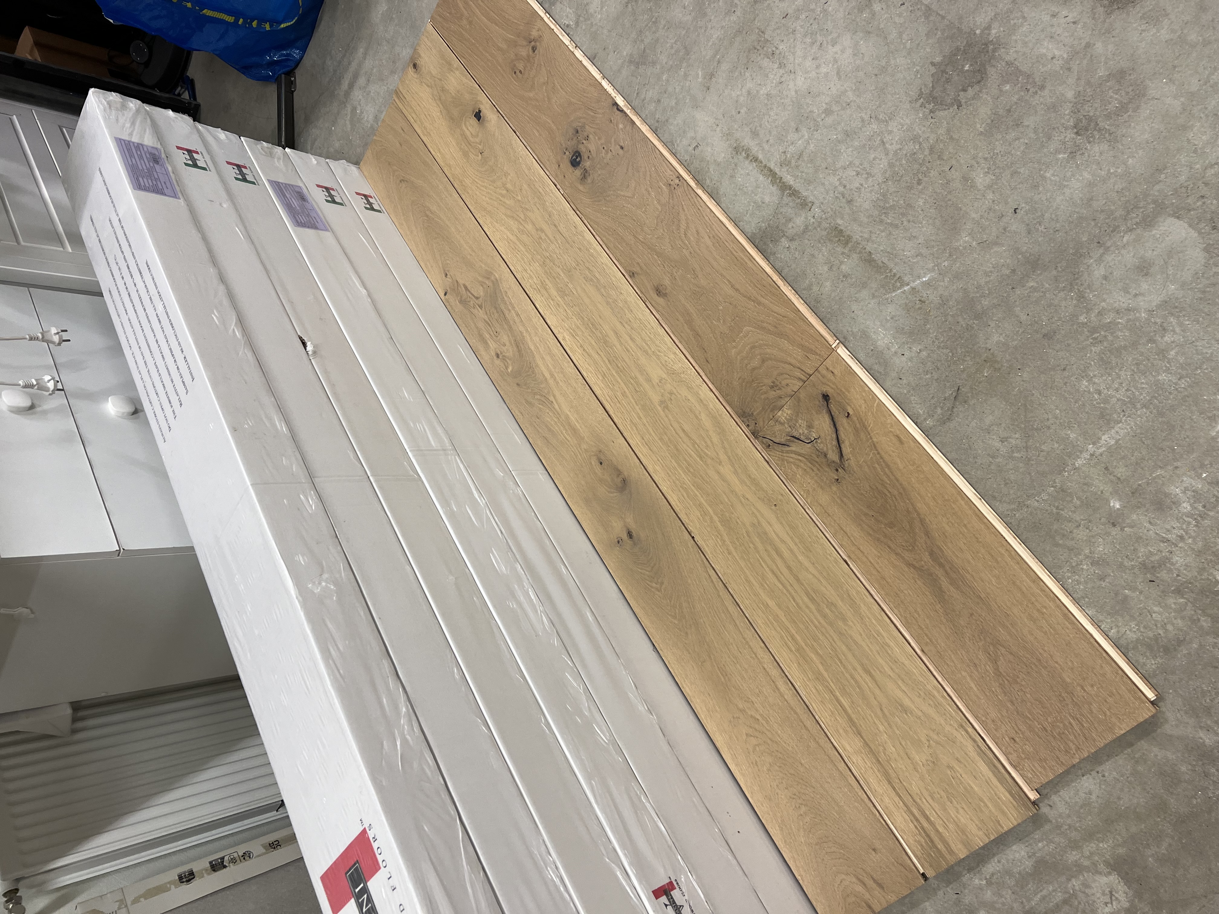SELT / SOLD Versini viðarparket úr reyktri eik Brownstone, 14 fm. 2