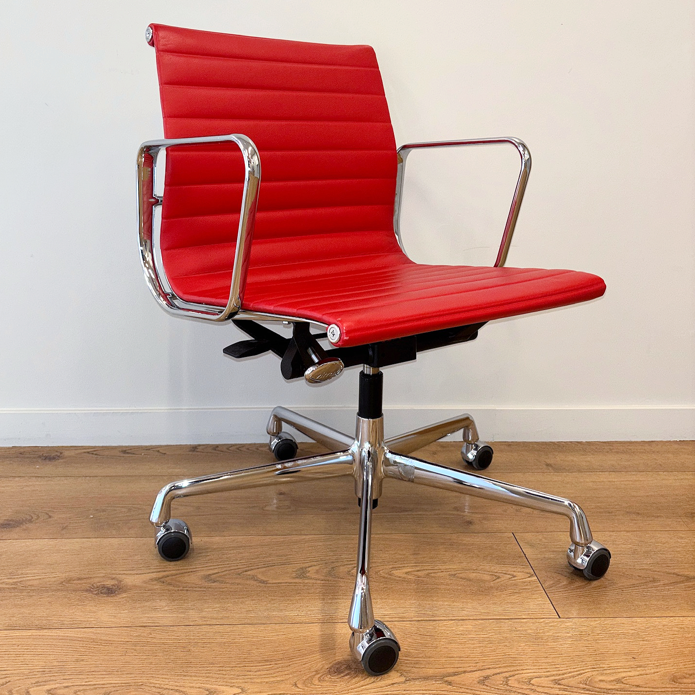SELT / SOLD Vitra fundarstóll frá Pennanum
