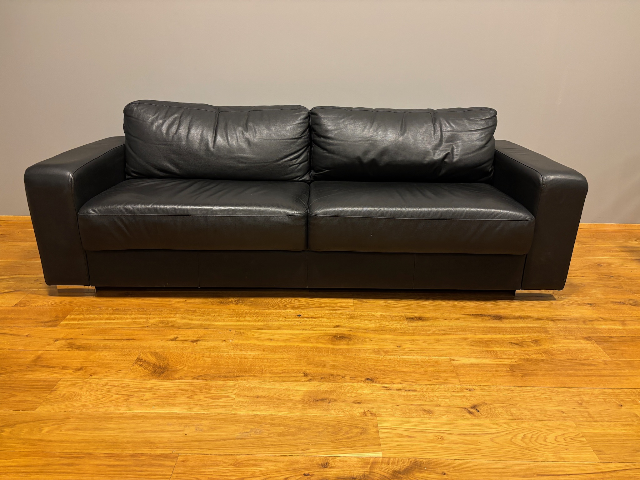 SELT / SOLD Leðursófi, 2ja manna B250xD80 sm.