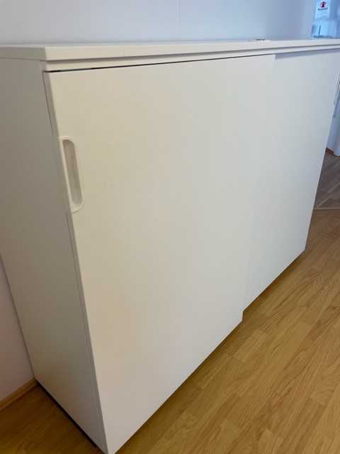SELT / SOLD - IKEA skenkur með rennihurðum og læsingu (4 stk.) 3