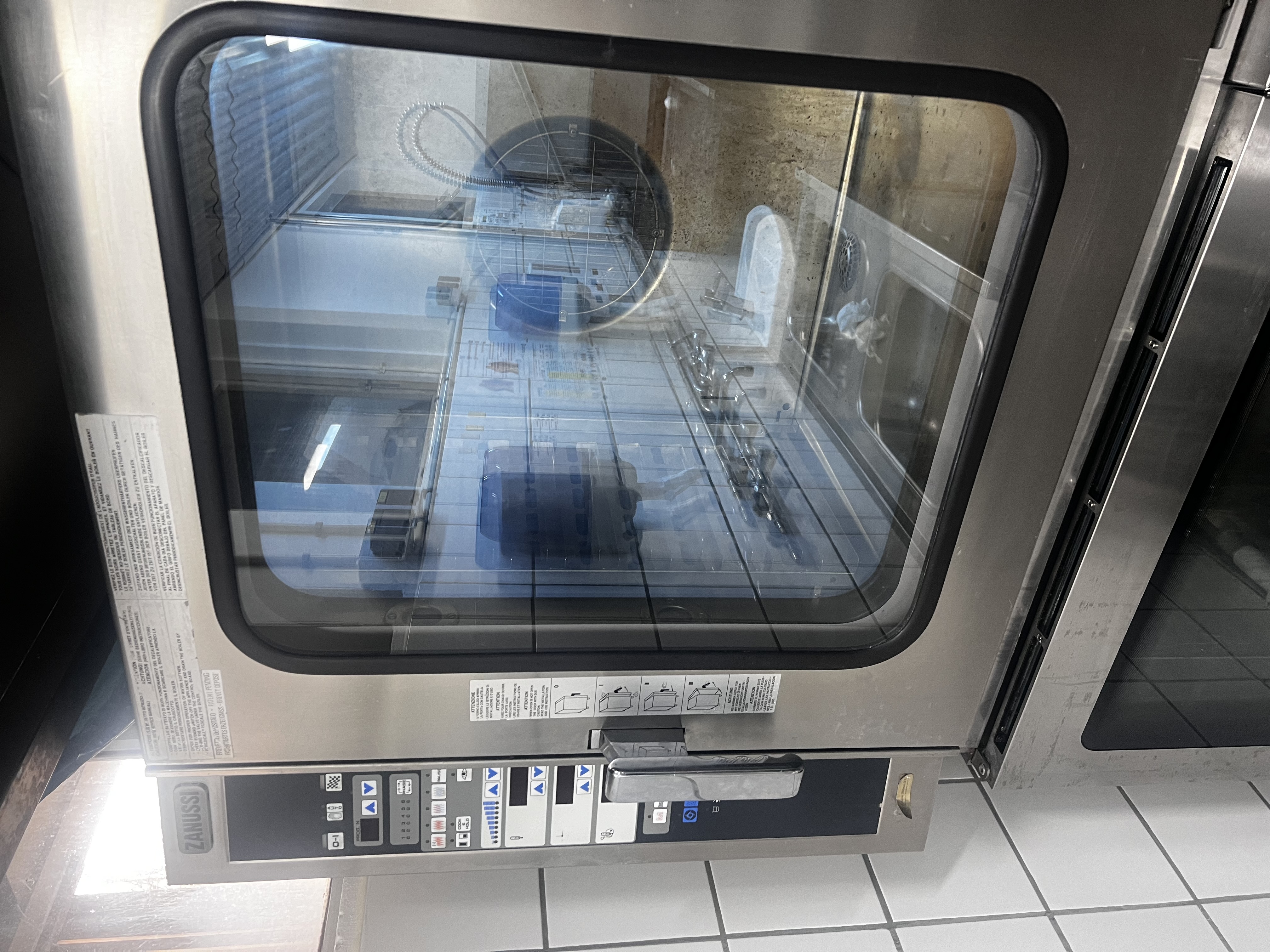 SELT / SOLD - Zanussi Ofn - 10 skúffur