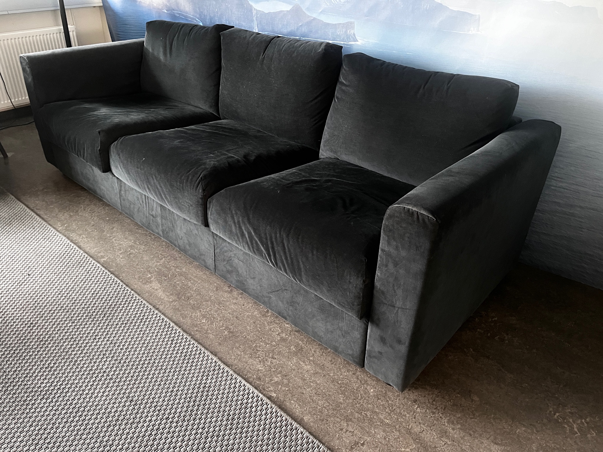 SELT / SOLD Tausófi, 3ja sæta, B235 x D92 x H70 sm.