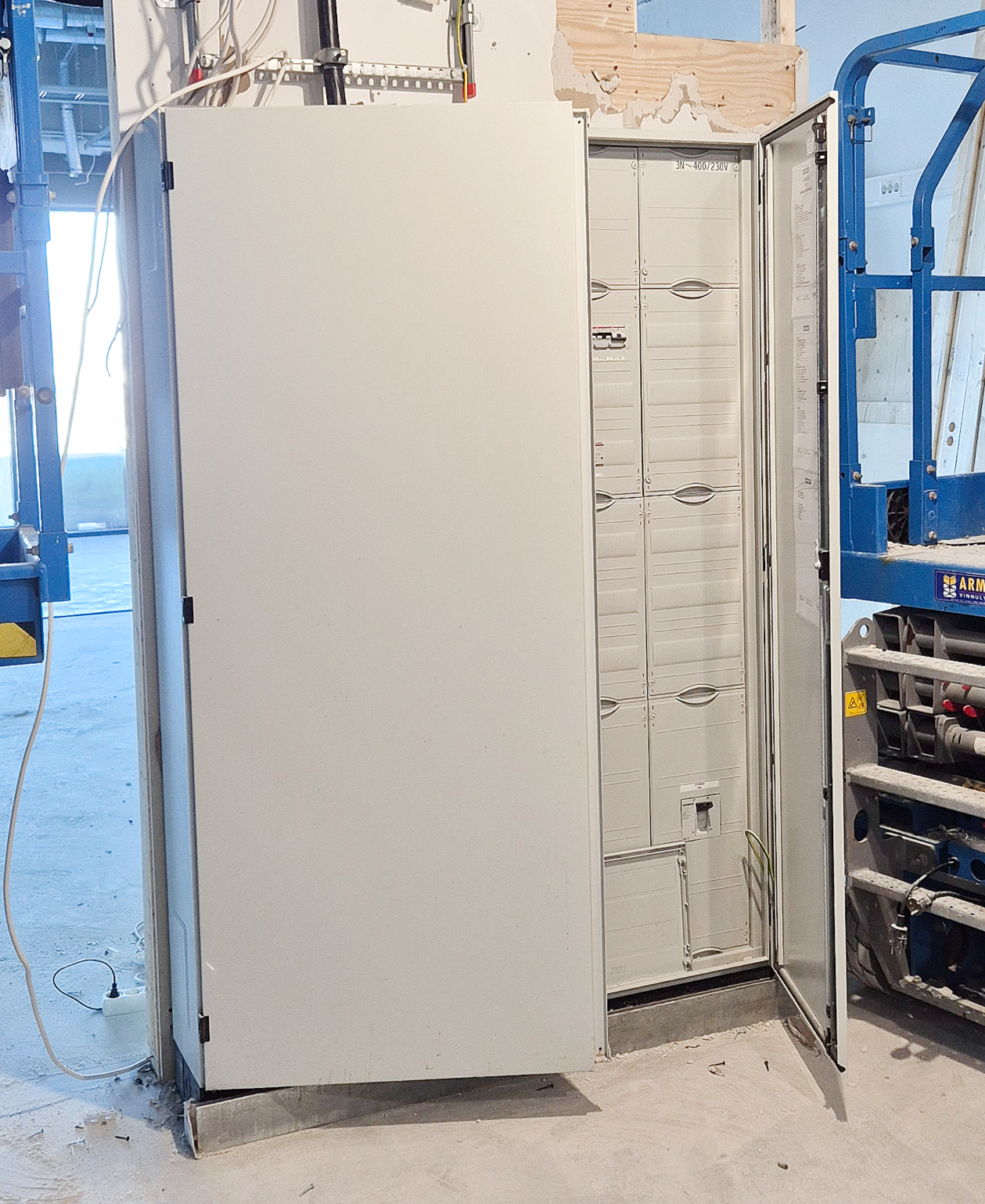 SELT / SOLD Rafmagnstafla H200 x B120 - Tilbúin til afhendingar 2