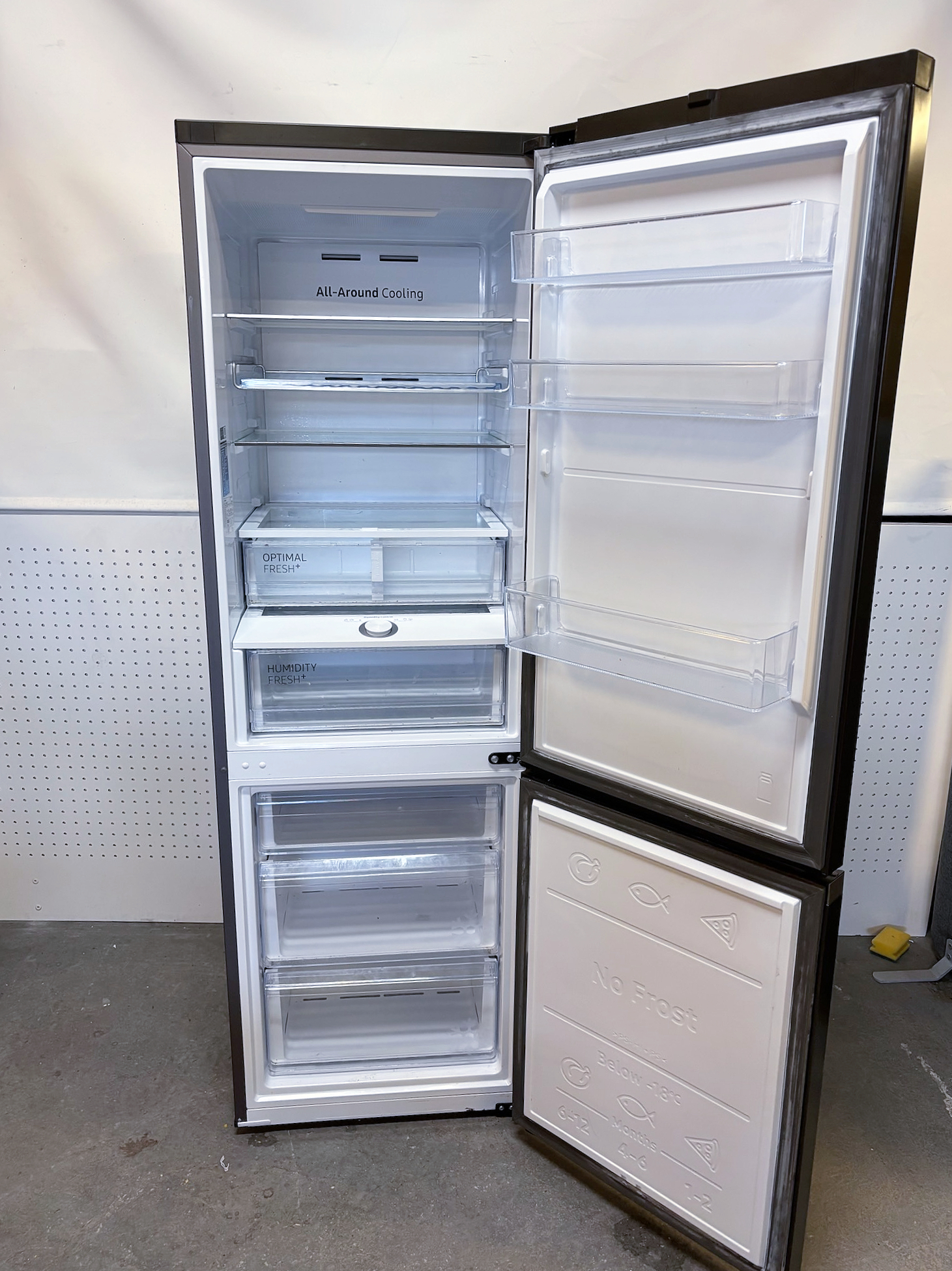 SELT / SOLD Samsung ísskápur með frysti, H185sm. 2