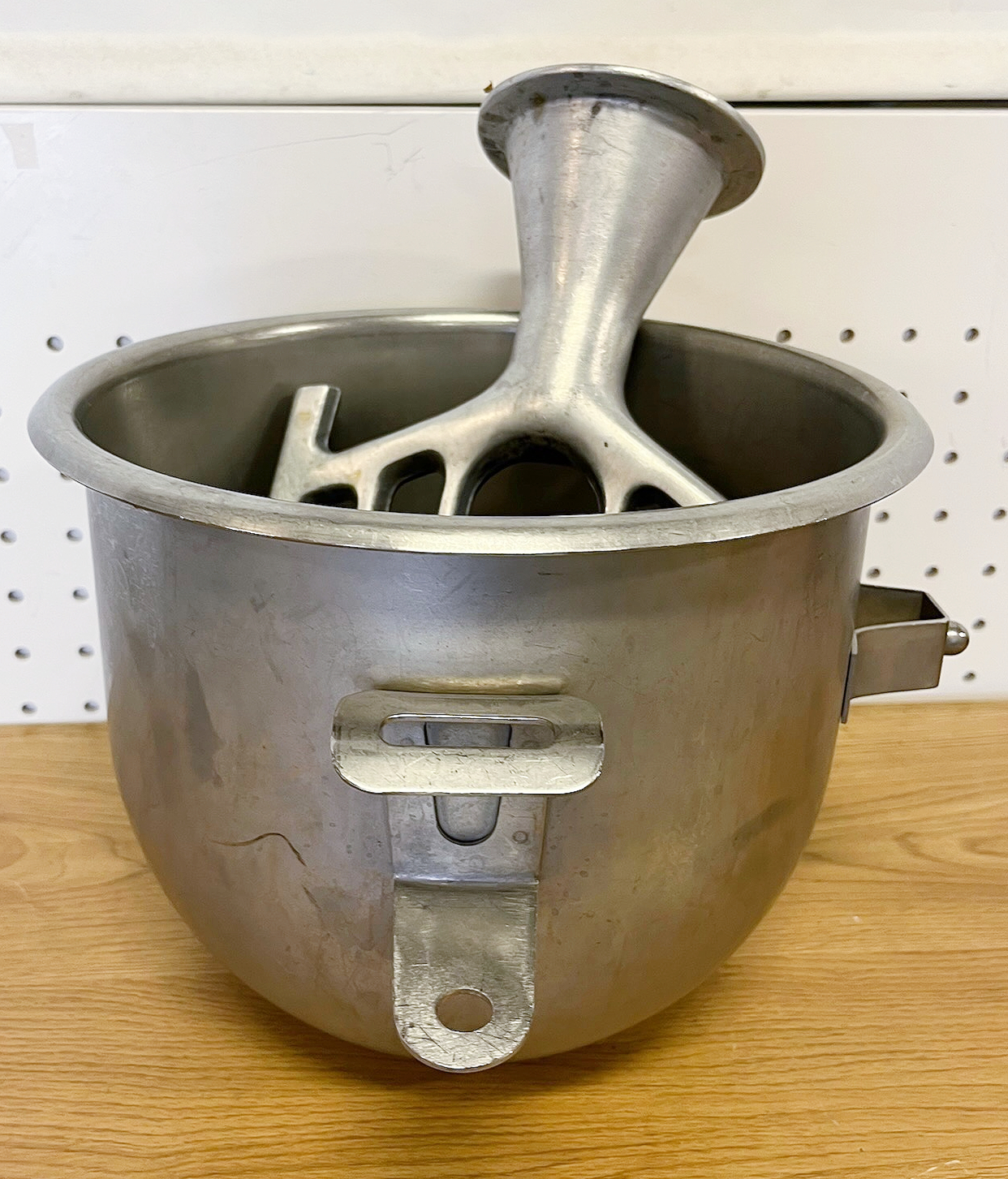 Skál fyrirhrærivélar og pískur, Ø28 x H23 sm.