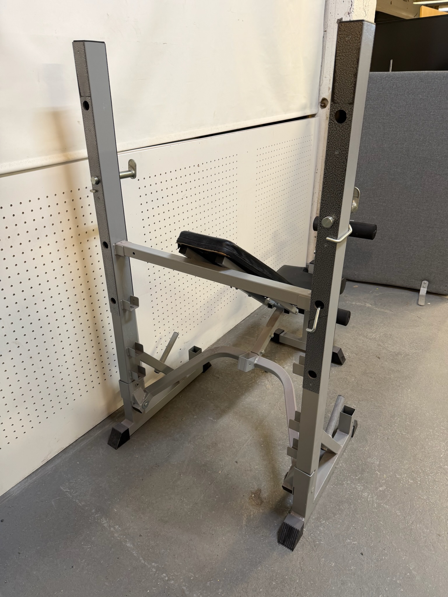SELT / SOLD Stillanlegur York Fitness lyftingabekkur frá Hreysti 4