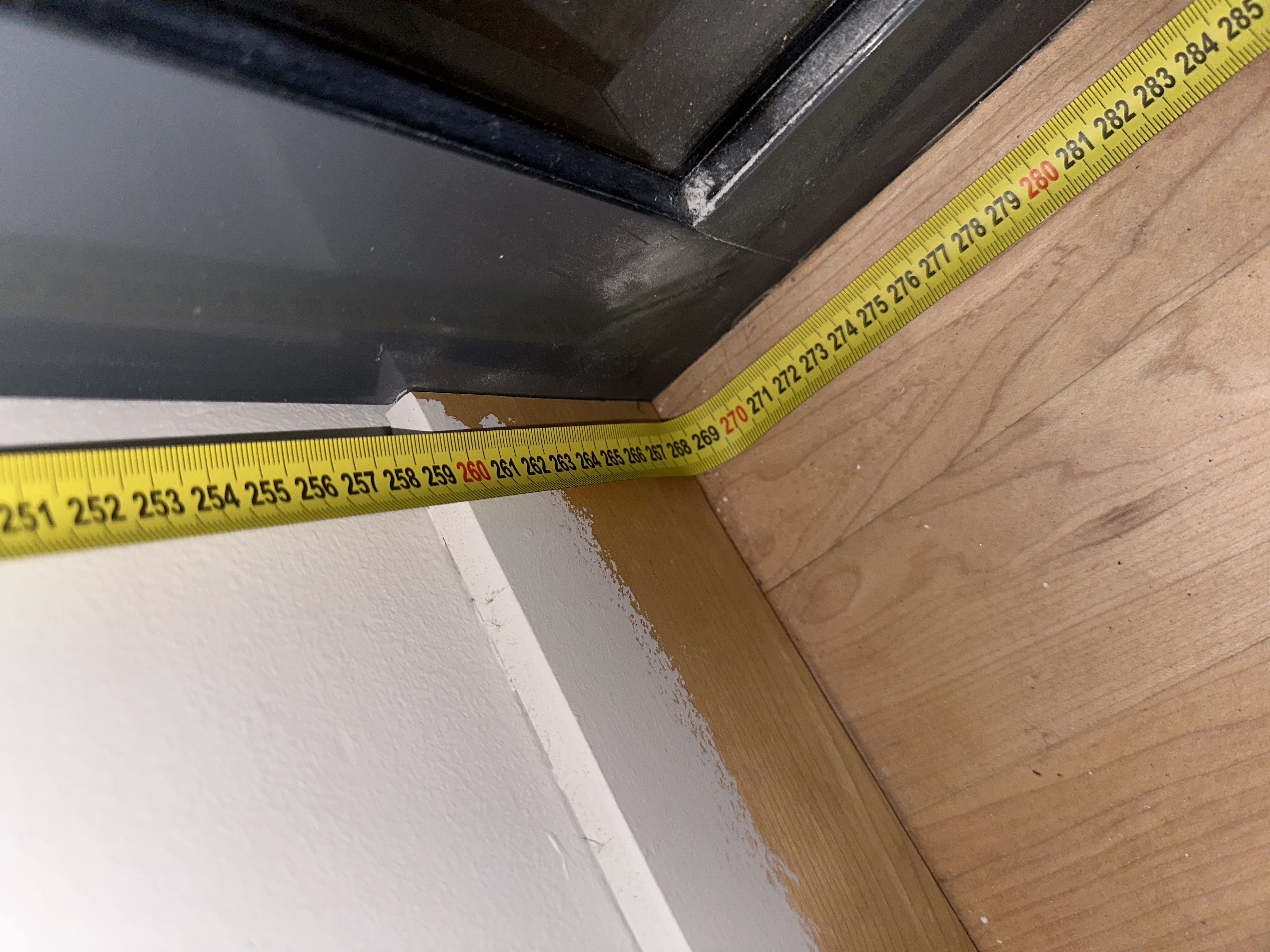 SELT / SOLD Hurð og hert gler í álramma - 290 á lengd og 270 sm. á hæð 4