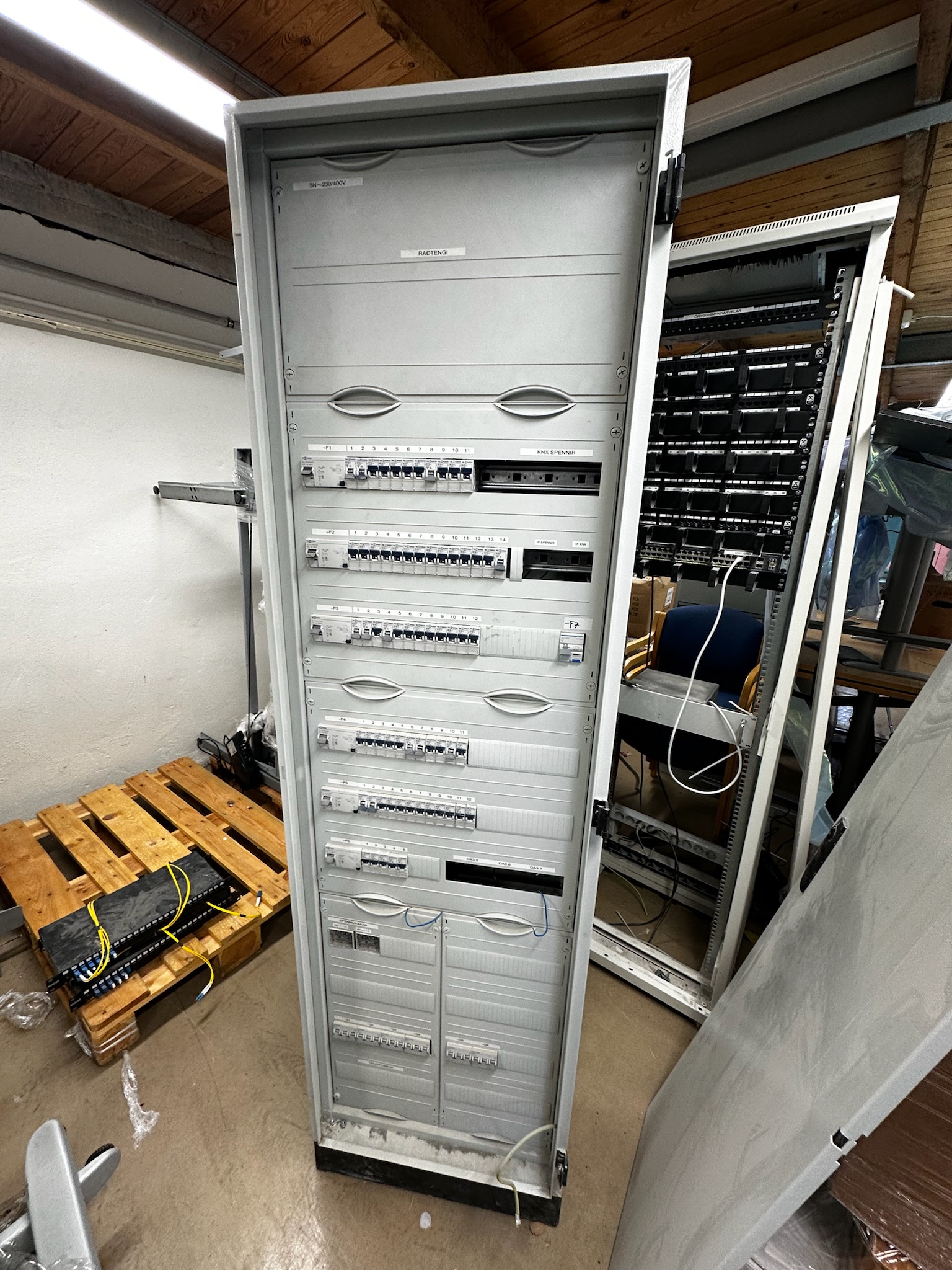 SELT / SOLD Rafmagnstafla 3