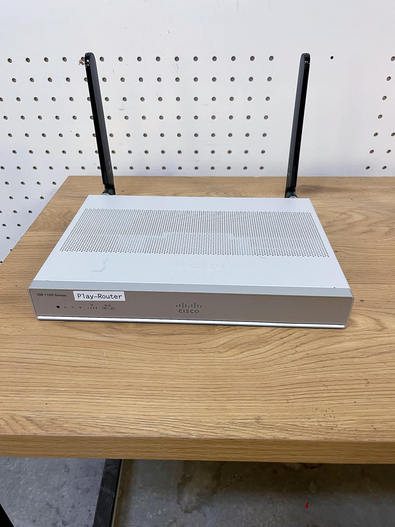 Cisco ISR 1100 Series – C1117 router - Play