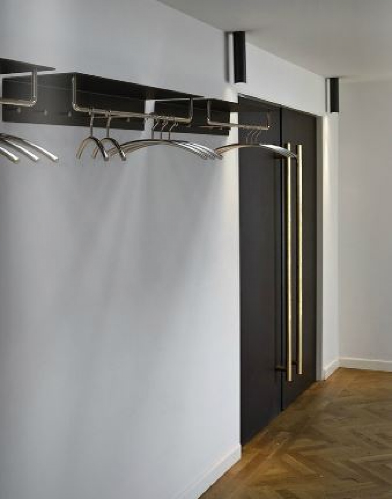 SELT / SOLD Unu design fatahengi frá Frost Denmark 4